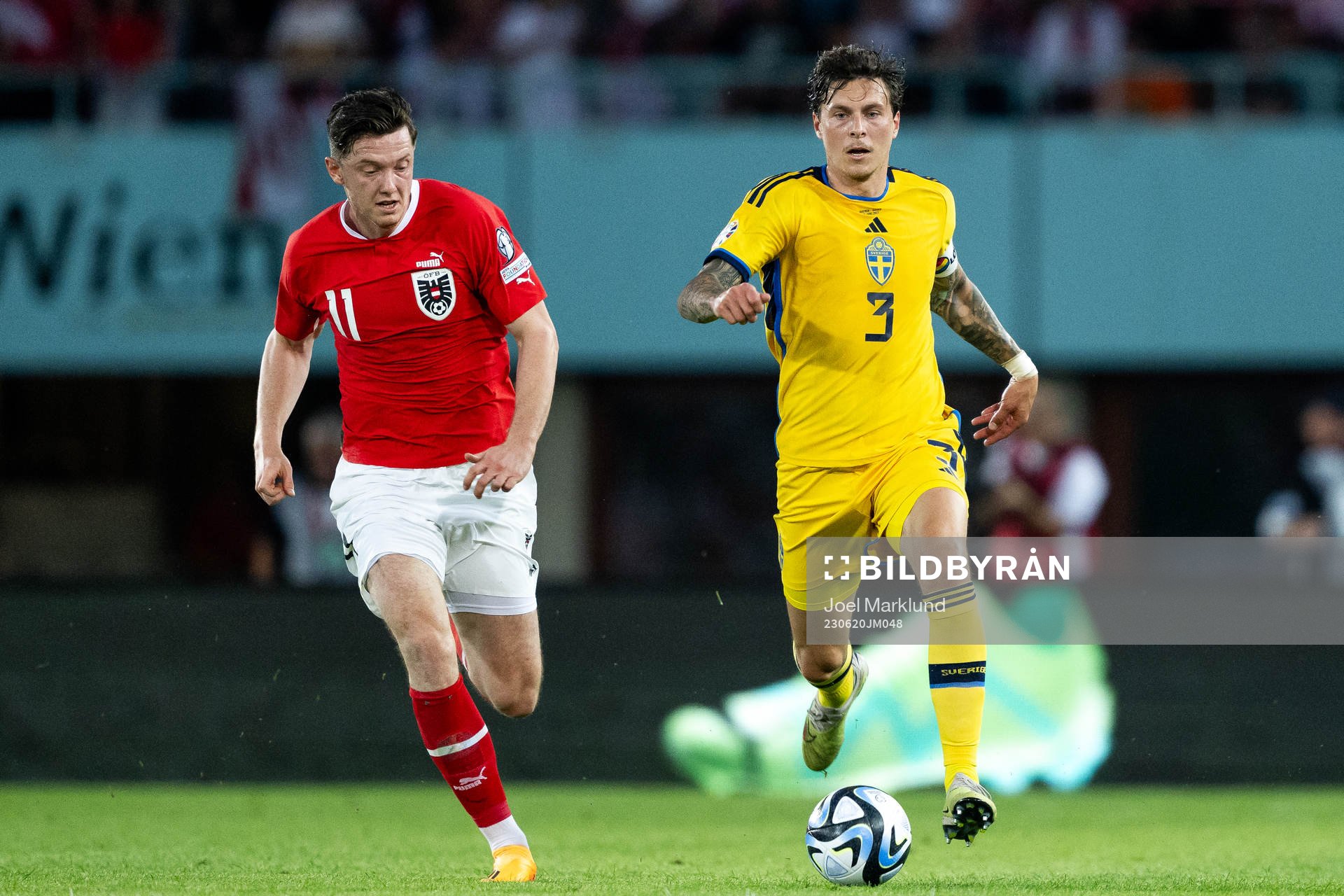 Michael Gregoritsch of Austria and Victor Nilsson Lindelöf