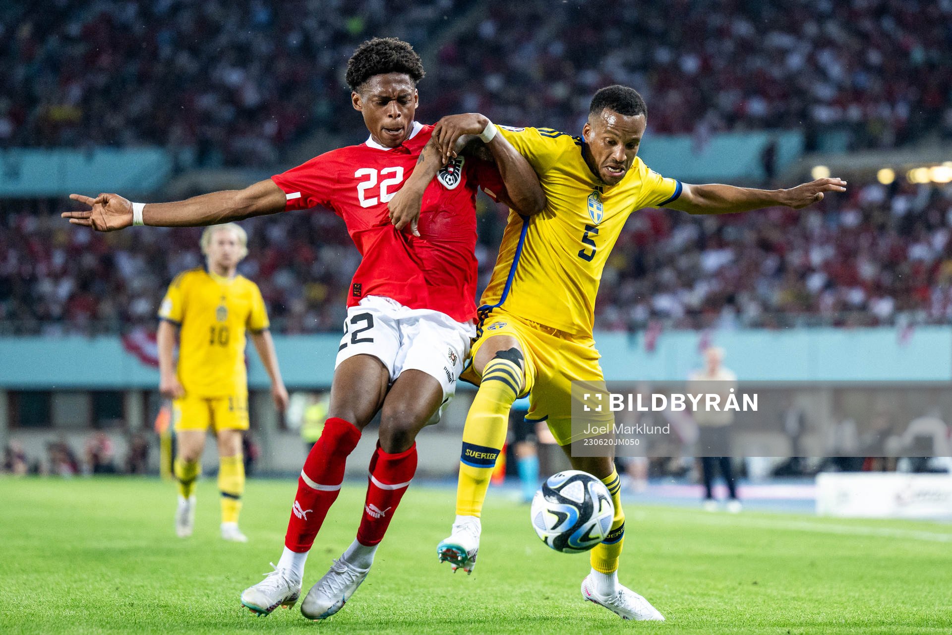Junior Adamu of Austria and Martin Olsson of Sweden