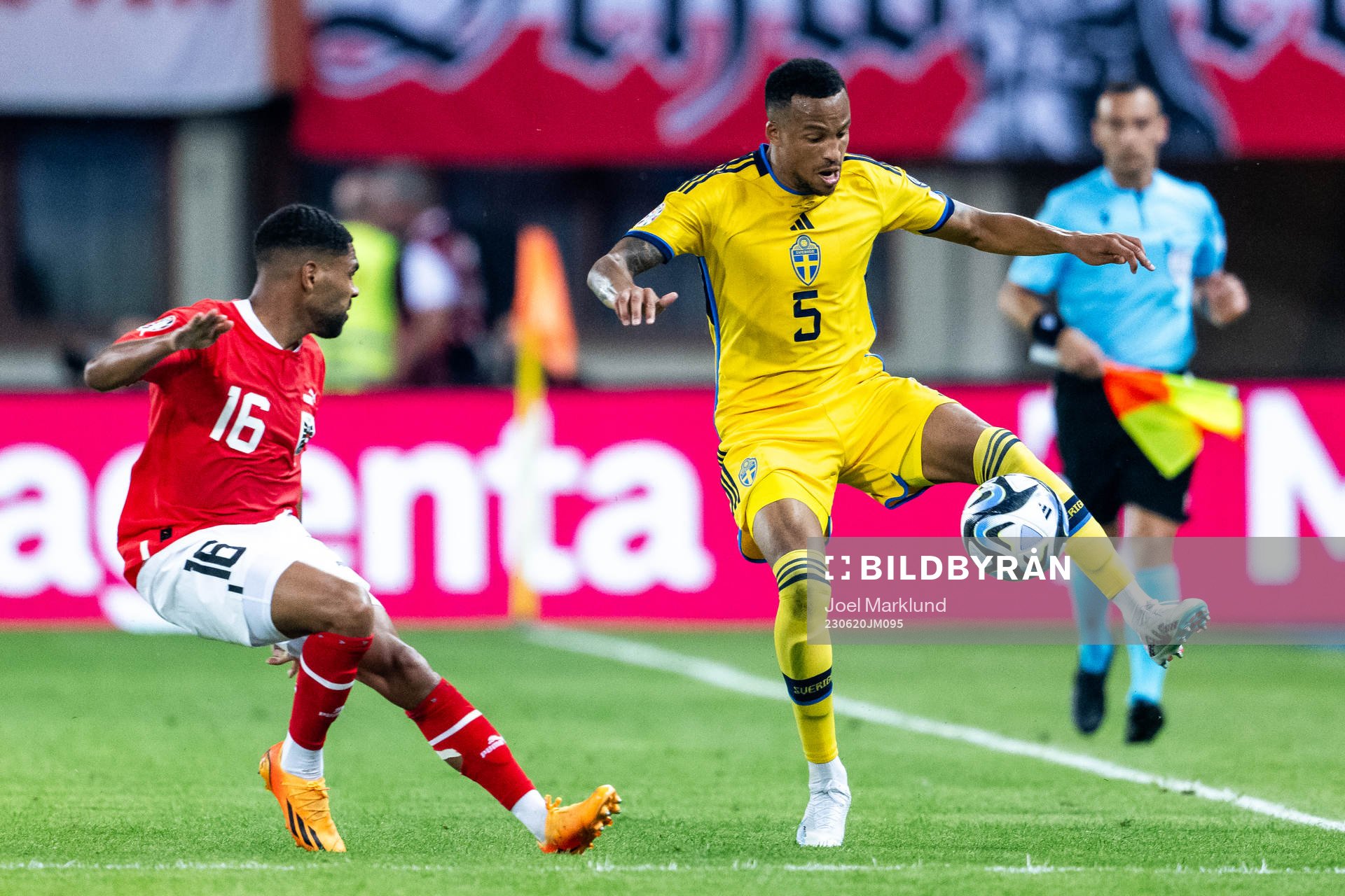 Phillipp Mwene of Austria and Martin Olsson of Sweden