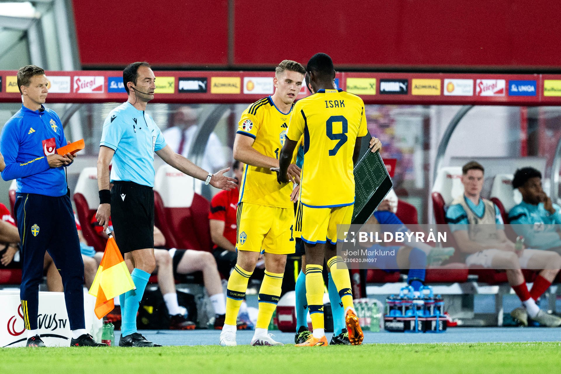 Viktor Gyökeres and Alexander Isak of Sweden