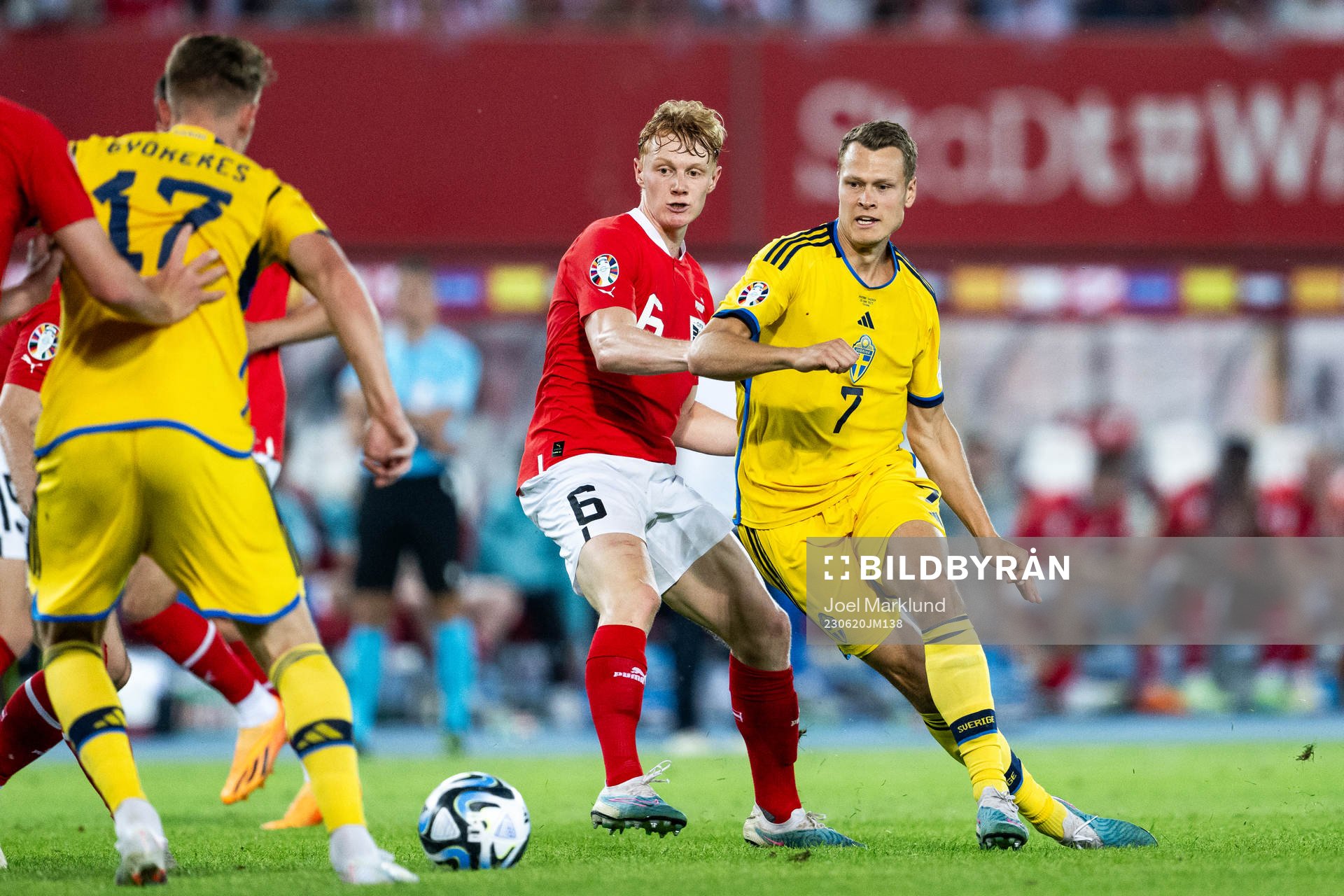 Viktor Gyökeres and Viktor Claesson against Nicolas