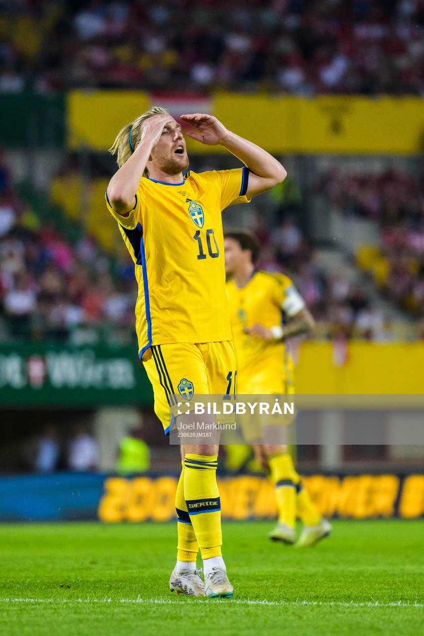 Emil Forsberg of Sweden looks dejected