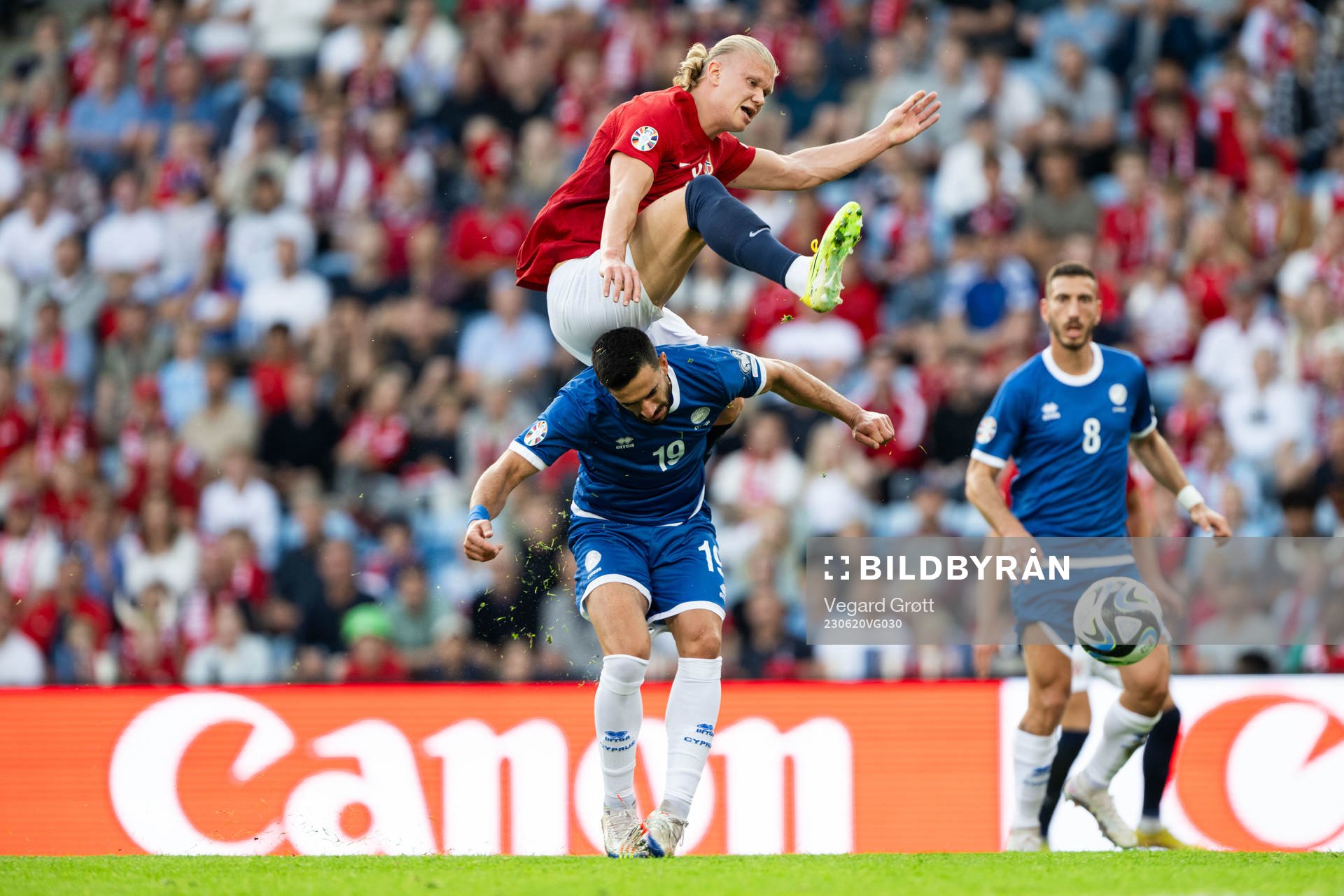 Konstantinos Laifis of Cyprus and Erling Braut Haaland of