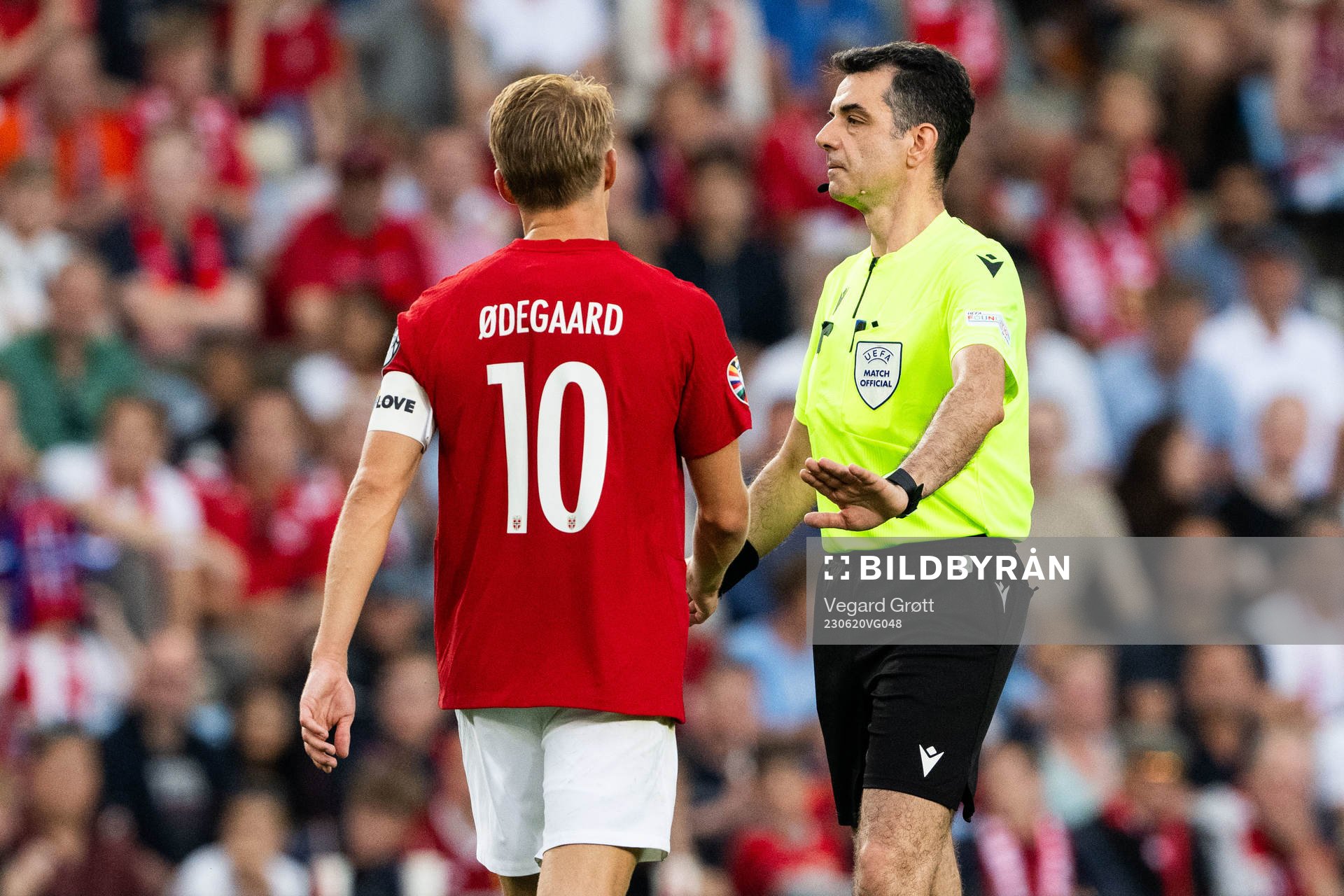 Martin Ødegaard of Norway talks to Referee Aleksandar