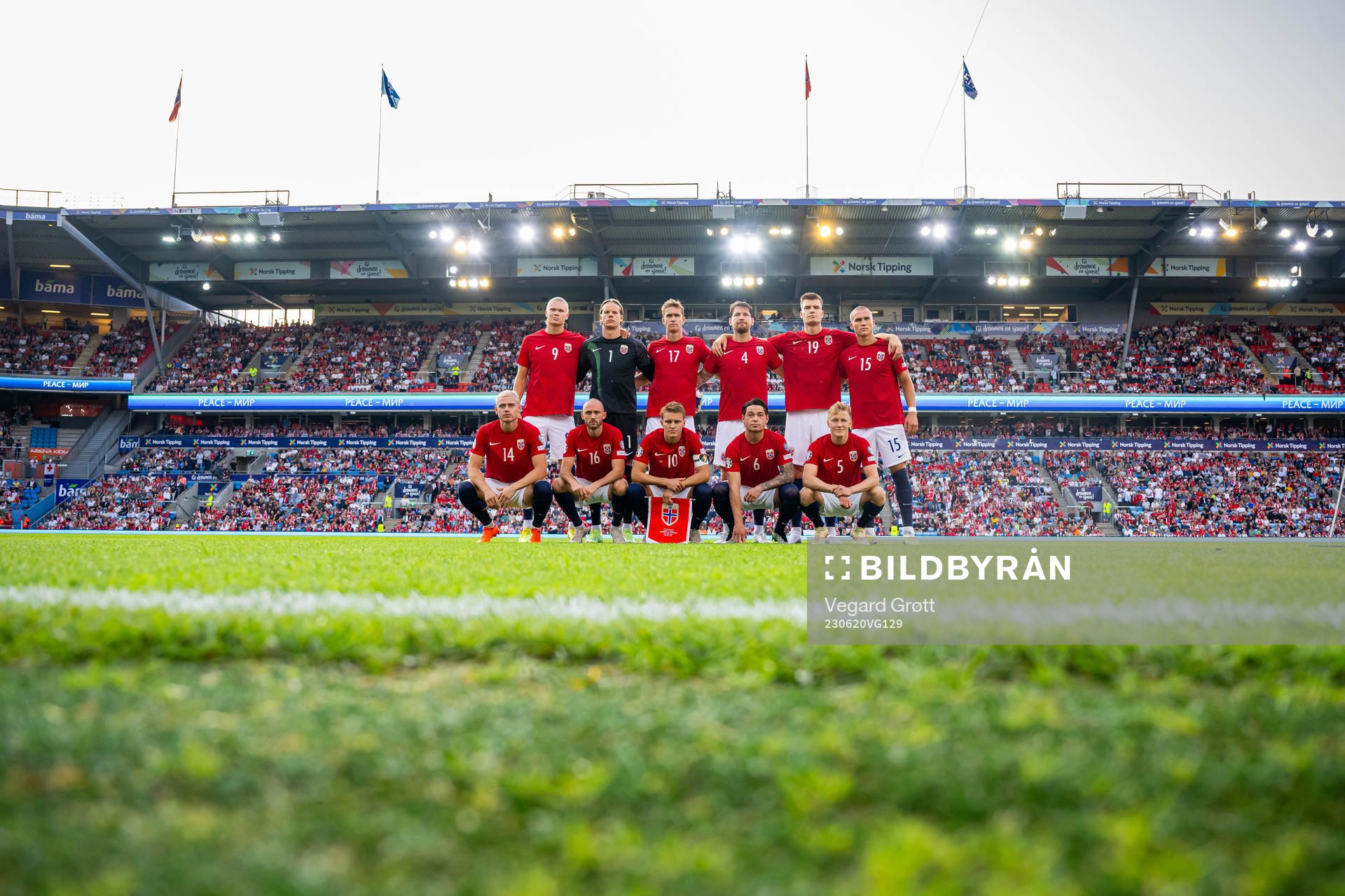 The starting eleven of Norway pose for a team photo