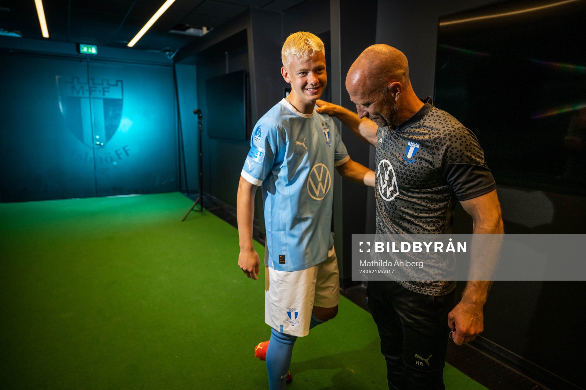 Otto Rosengren hälsar på Malmö FFs tränare Henrik