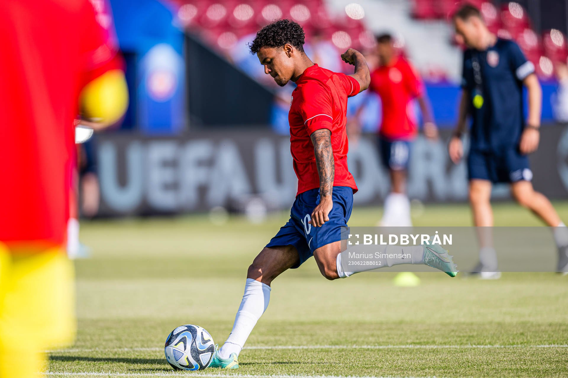 Oscar Bobb of Norway warms up