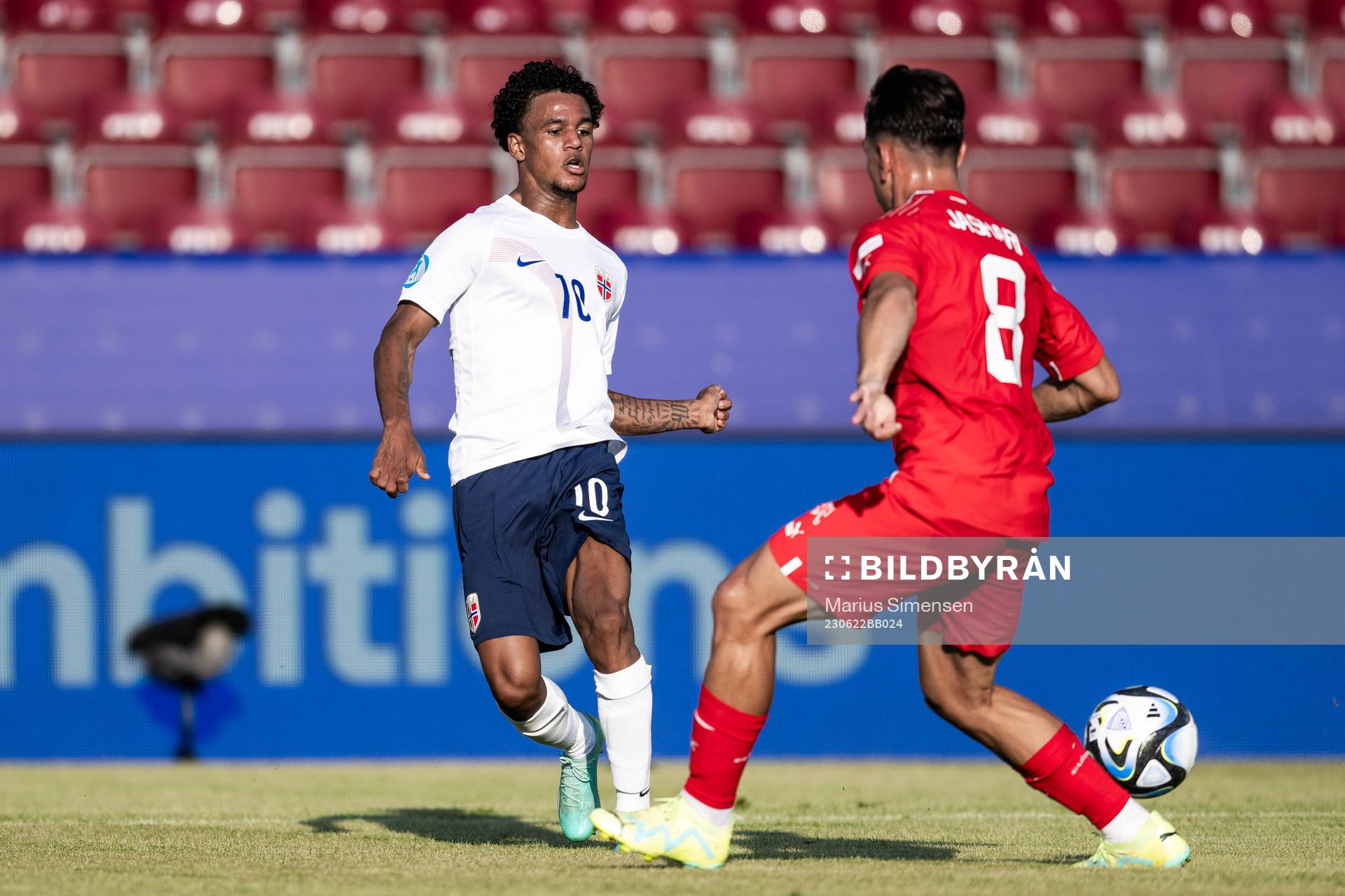 Oscar Bobb of Norway and Ardon Jashari of Switzerland