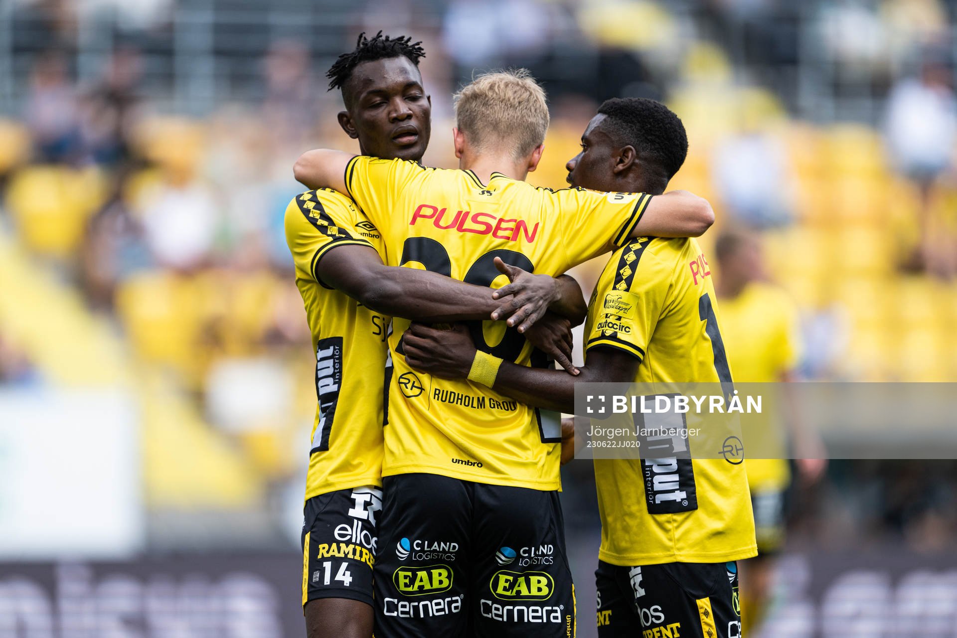 Elfsborgs Gottfrid Rapp jublar med Jalal Abdullah och