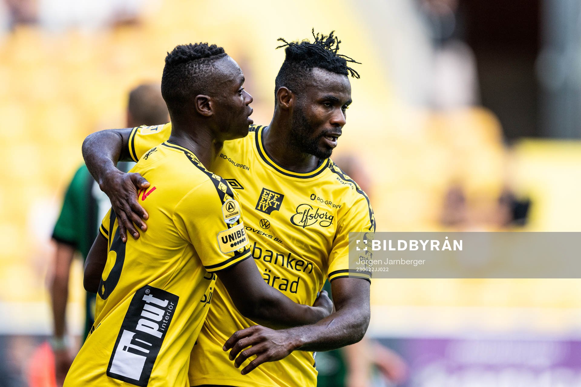 Elfsborgs Ibrahim Buhari jublar med Timothy Noor Ouma