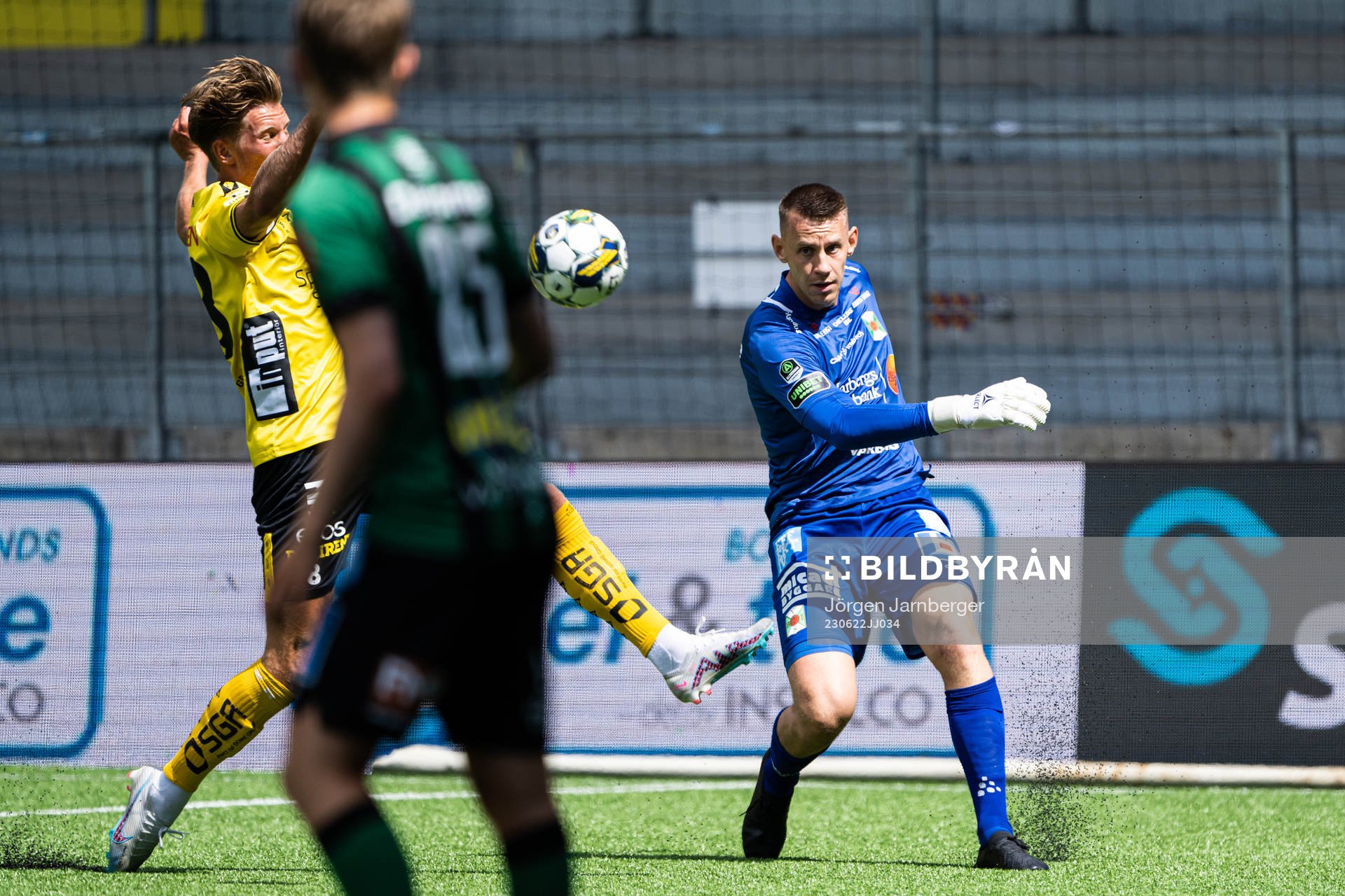 Varbergs målvakt David Olsson under träningsmatchen i fotboll mellan Elfsborg och Varberg den 22 juni 2023 i Borås. 