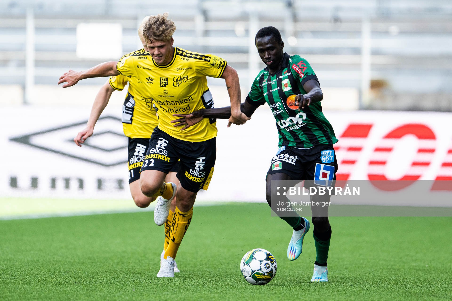 Elfsborgs Kevin Holmen och Varbergs Edmilson Santos