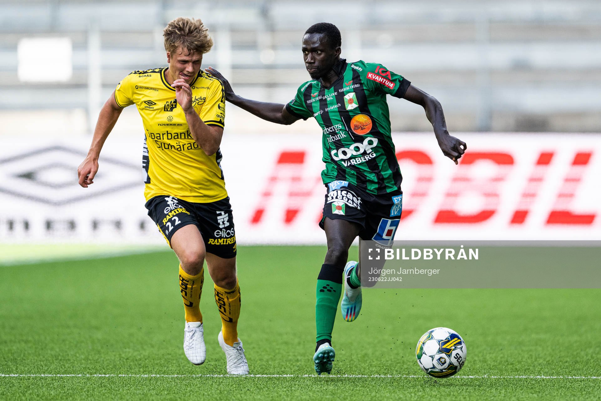 Elfsborgs Kevin Holmen och Varbergs Edmilson Santos