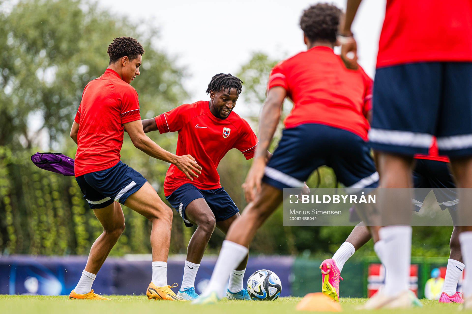 Oscar Bobb and Warren Kamanzi of the Norwegian under-21