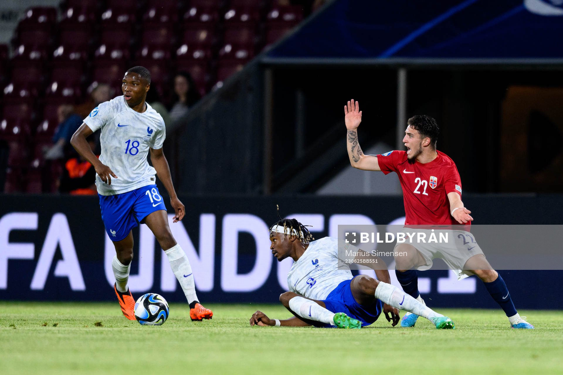 Bafode Diakite and Mohamed Simakan of France against