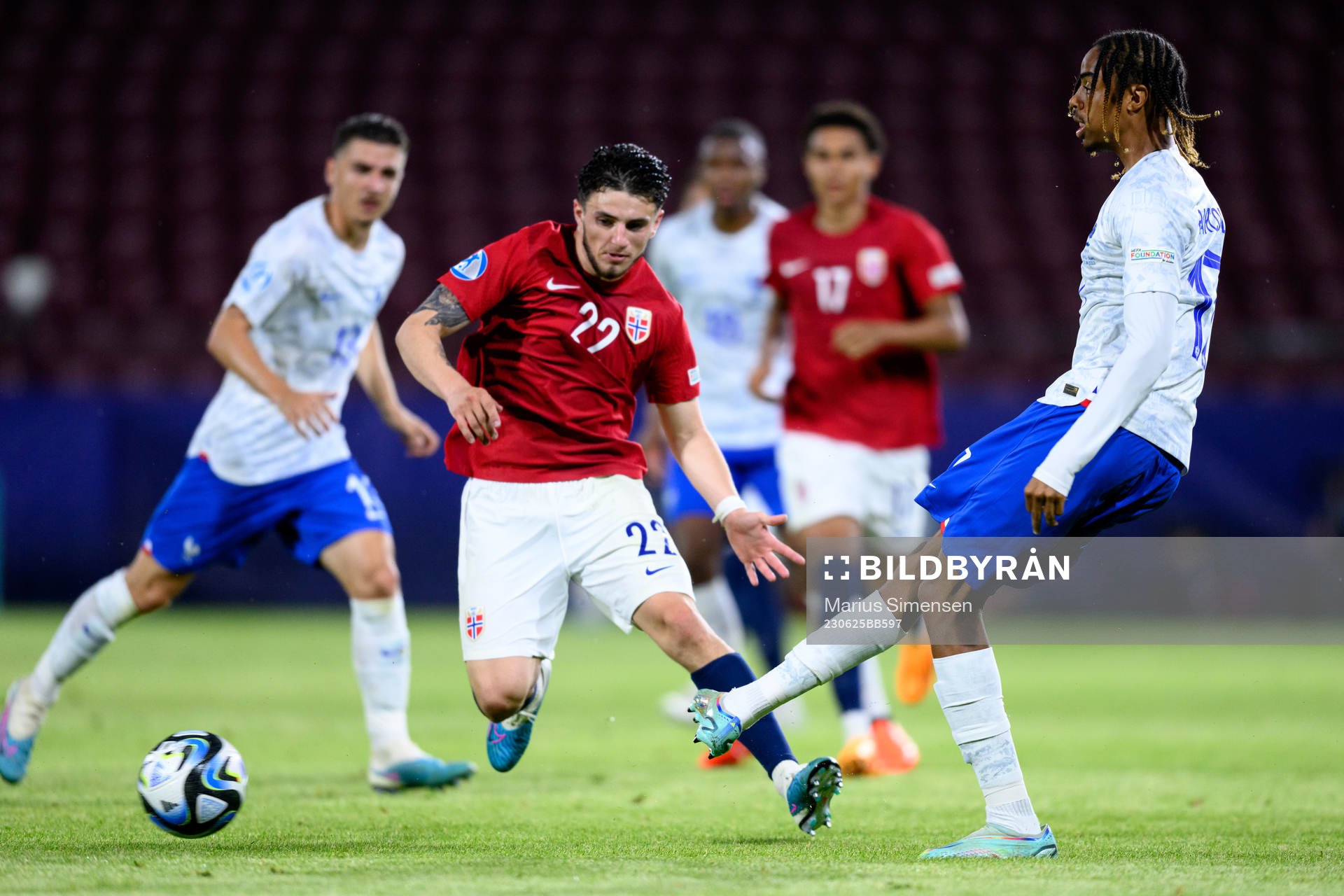 Christos Zafeiris of Norway and Bradley Barcola of France