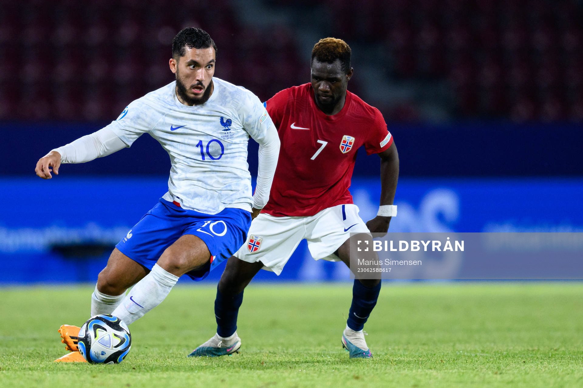Mathis Cherki of France and Joshua Kitolano of Norway
