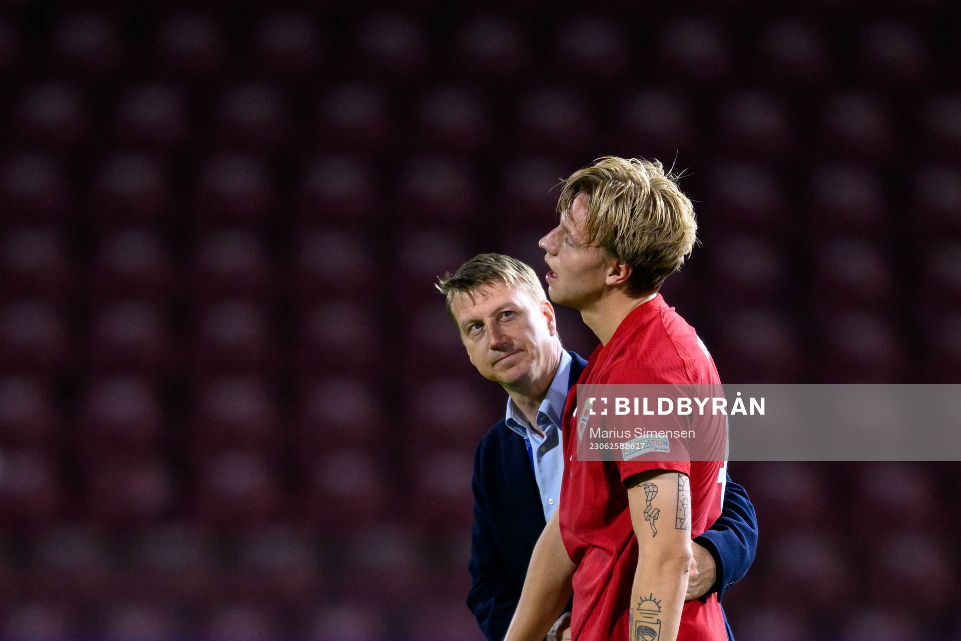 Jesper Norman Daland and Leif Gunnar Smerud, head coach of Norway, during the UEFA European Under-21 Championship group stage football match between France and Norway on June 25, 2023 in Cluj-Napoca.