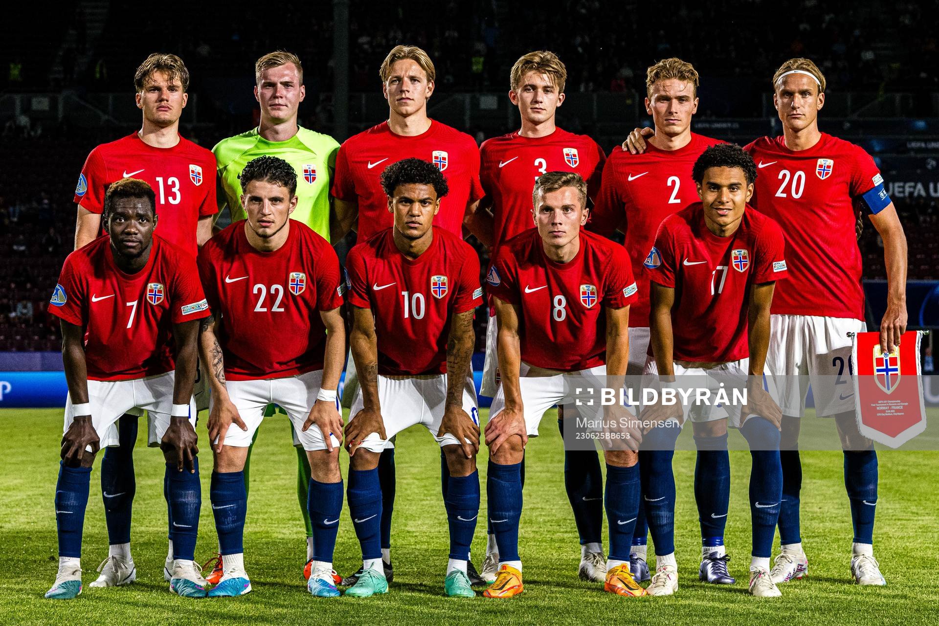The starting eleven of Norway, from the top left; Leo Fuhr