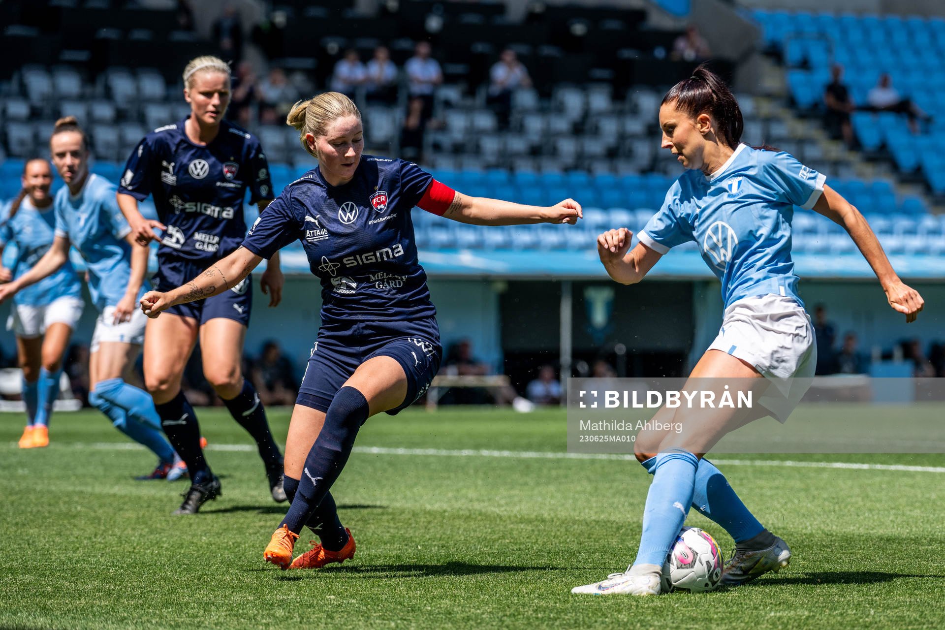 FC Rosengårds Saga Hagman och Malmö FFs Malin Gunnarsson