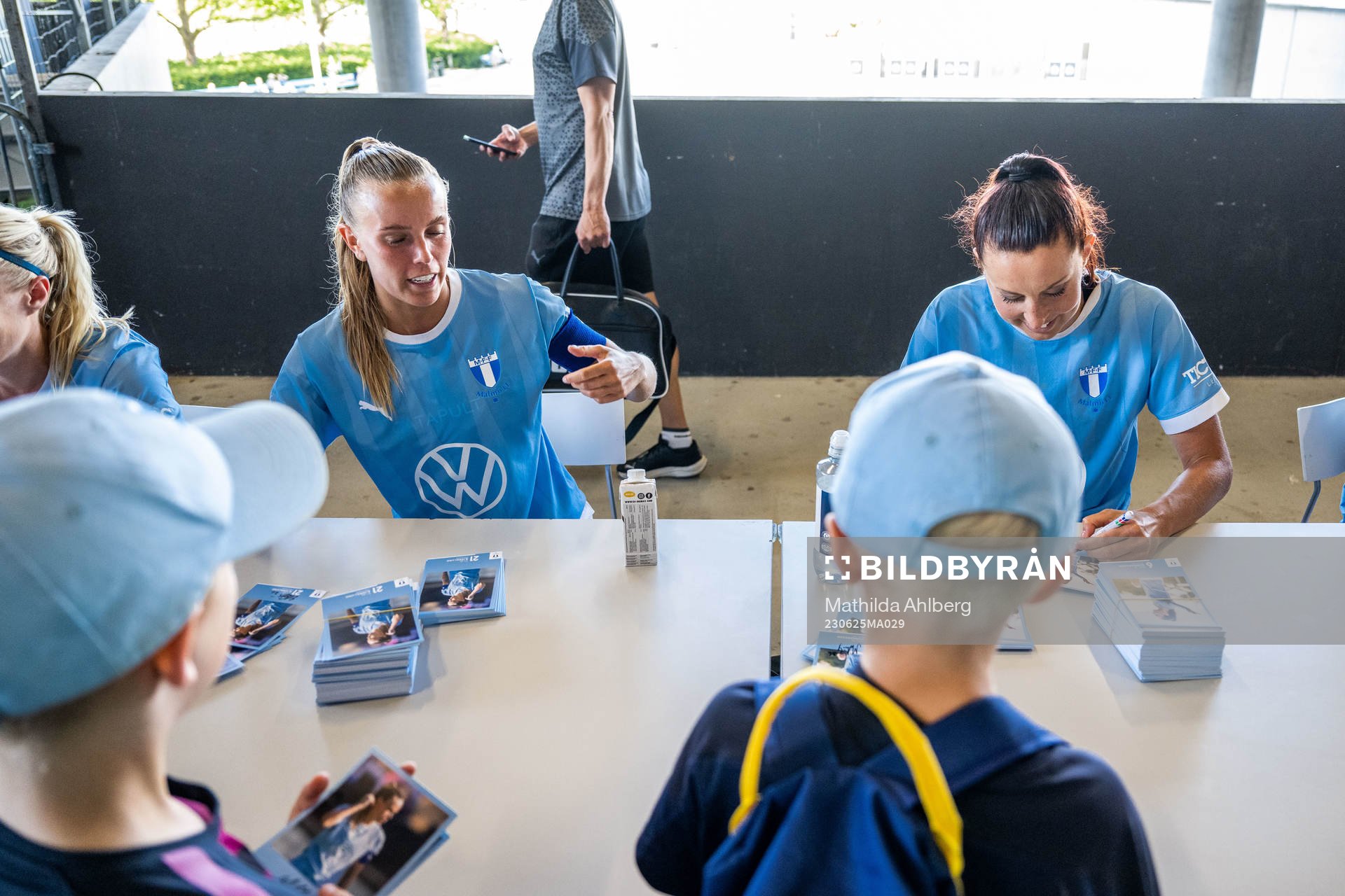 Malmö FFs Elin Björklund och Malin Gunnarsson skriver