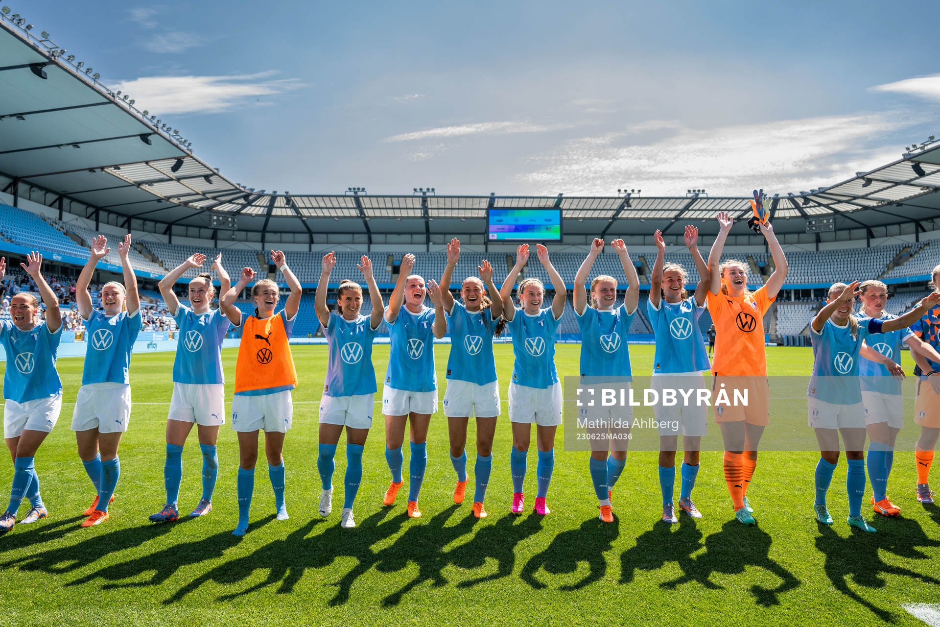 Malmö FFs spelare jublar efter fotbollsmatchen i Division 1 södra mellan Malmö FF och FC Rosengård den 25 juni 2023 i Malmö.