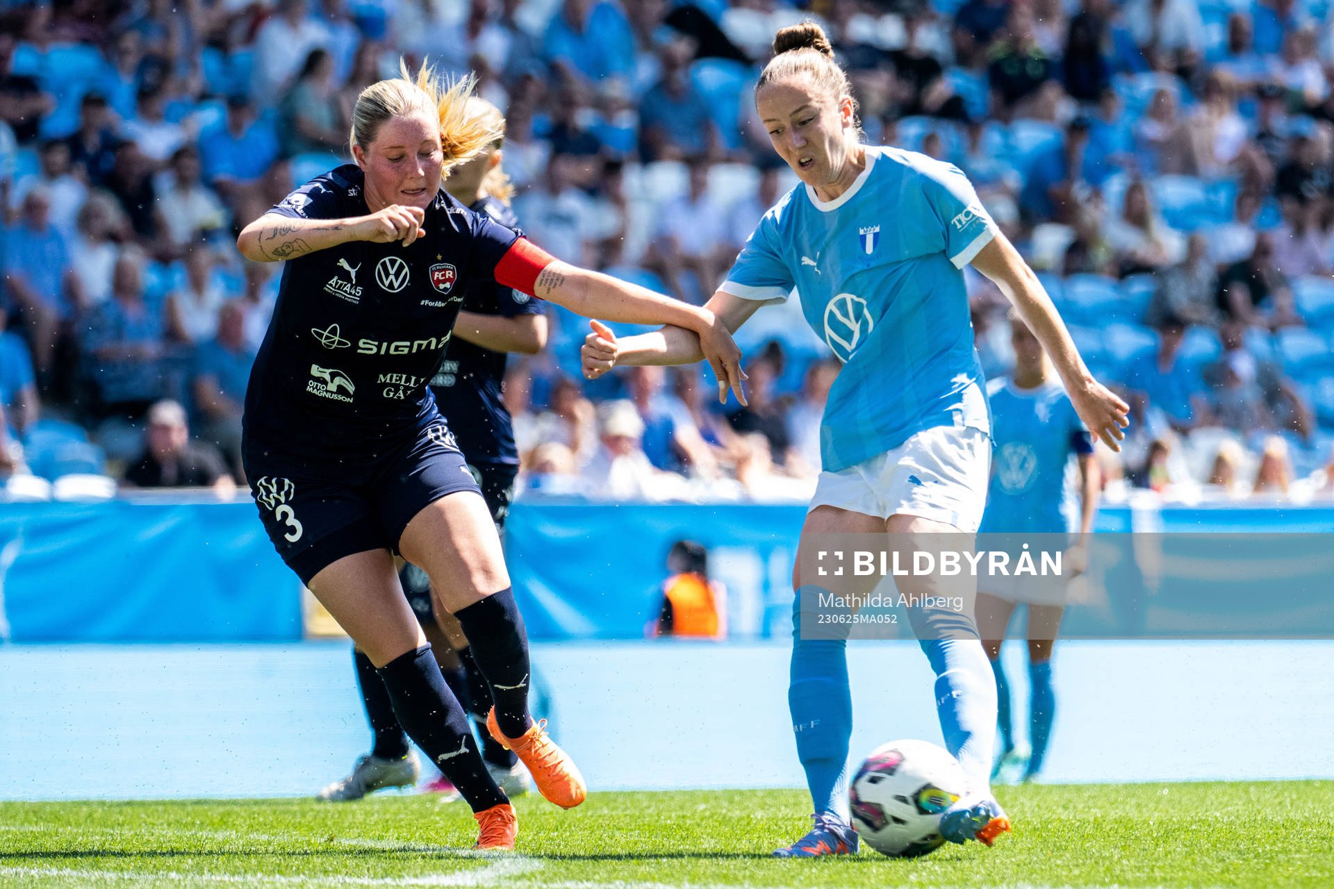 FC Rosengårds Saga Hagman och Malmö FFs Anna Plantin