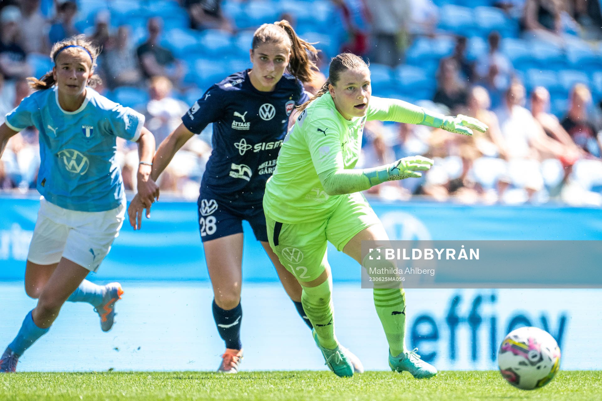 Malmö FFs Thelma Welin Persson och FC Rosengårds Vera