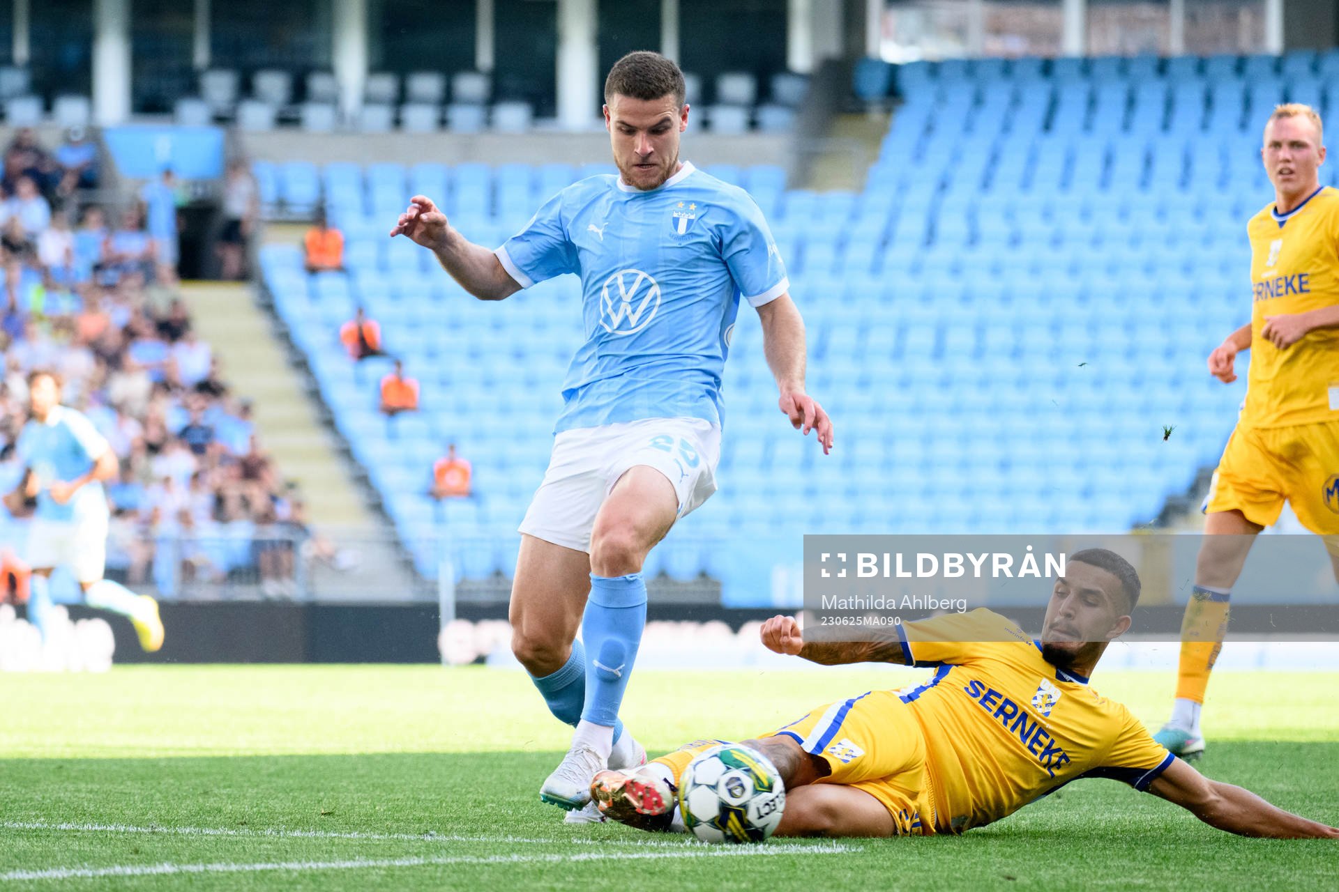 Malmö FFs Gabriel Busanello och IFK Göteborgs Alai