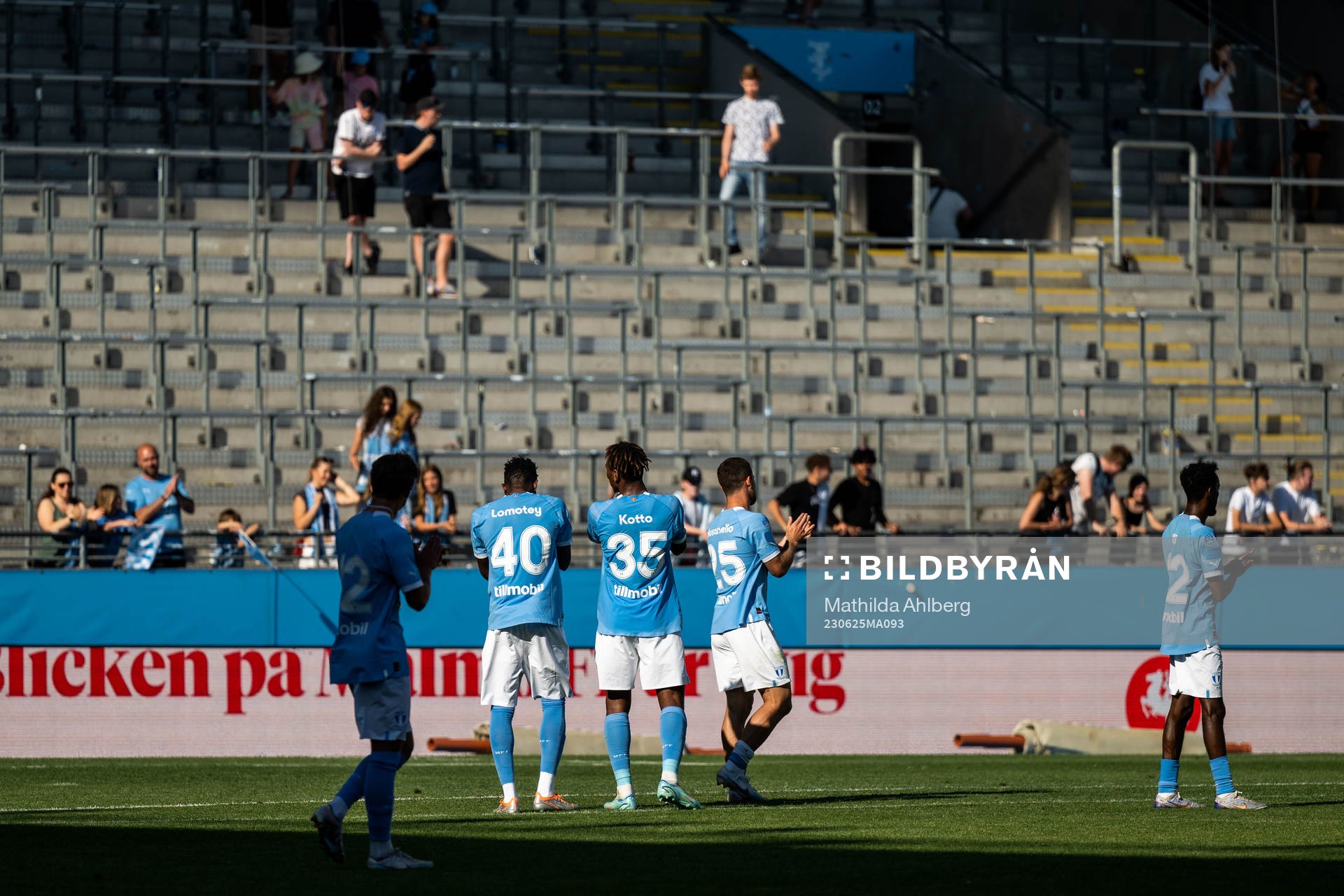 Malmö FFs spelare tackar supportrar