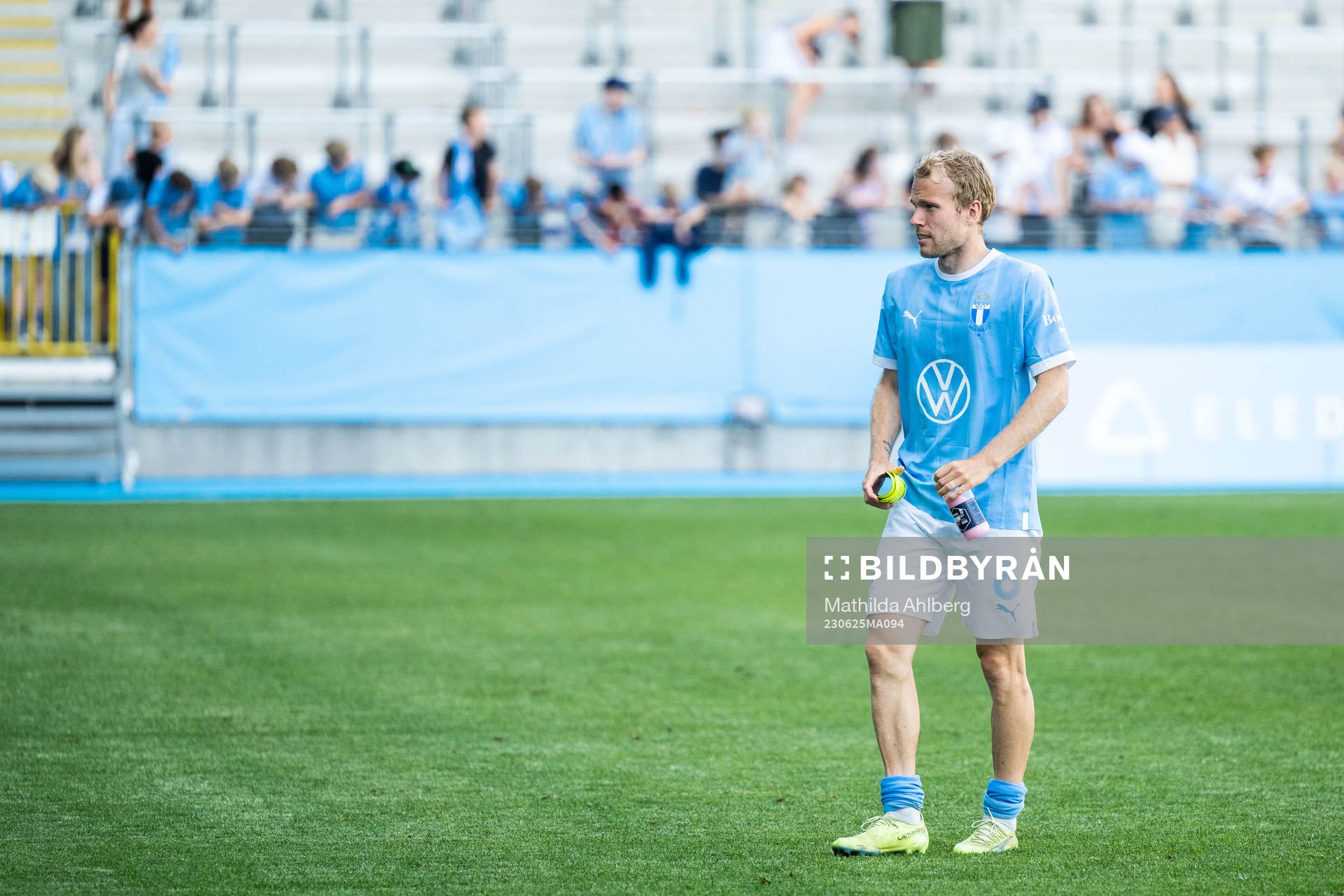 Malmö FFs Oscar Lewicki deppar