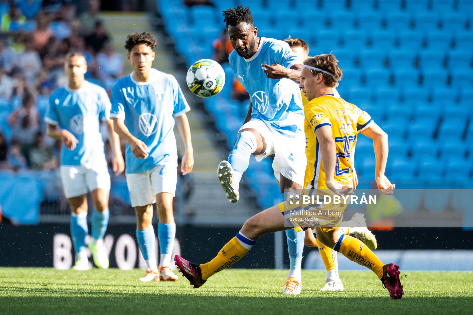 Malmö FFs Emmanuel Lomotey och IFK Göteborgs Lucas Kåhed