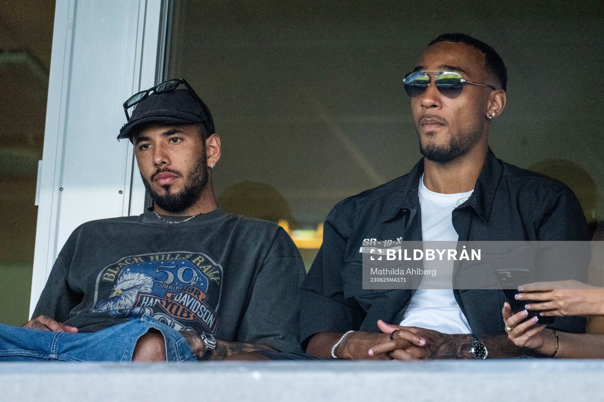 Malmö FFs Sergio Pena och Derek Cornelius på läktaren