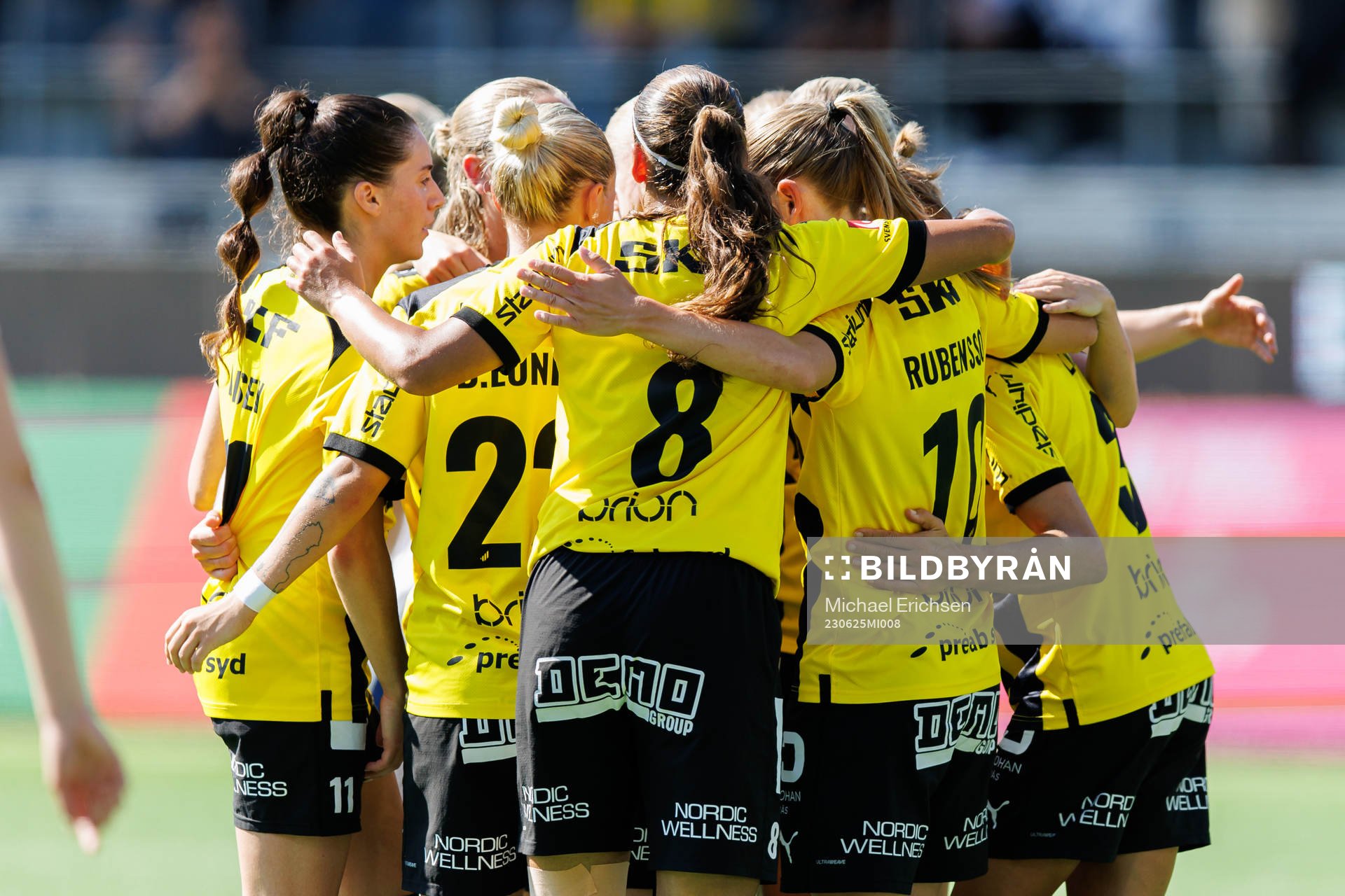Häckens Elin Rubensson jublar