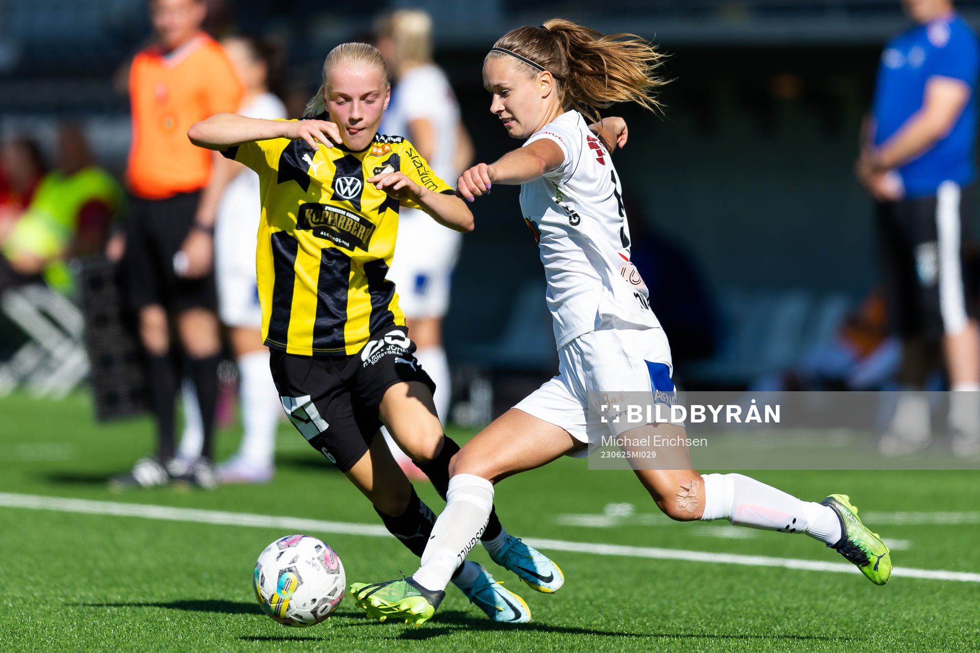 Häckens Anna Sandberg och Växjö DFFs Amanda Altheden
