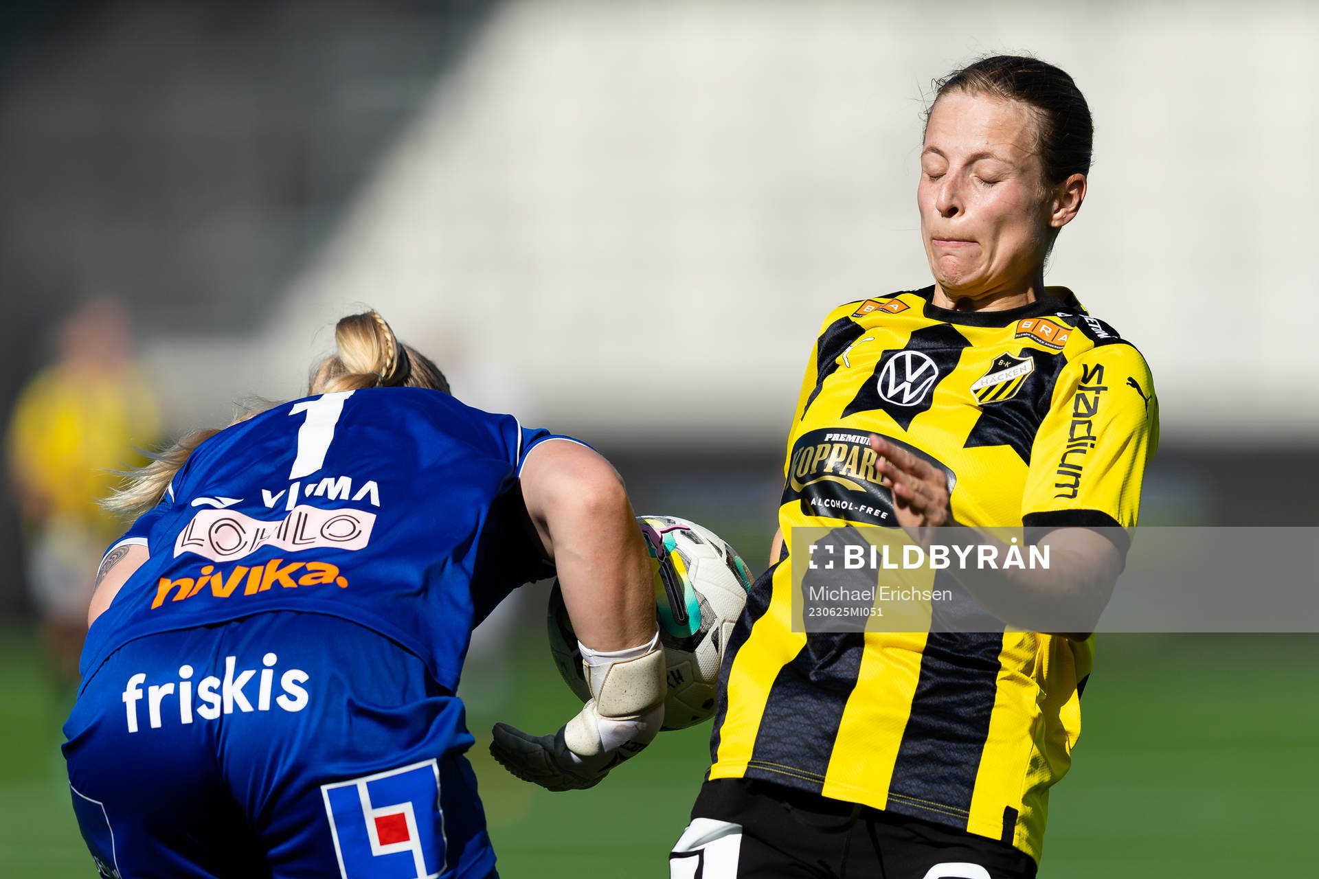 Växjö DFFs målvakt Louise Högrell Ledbetter och