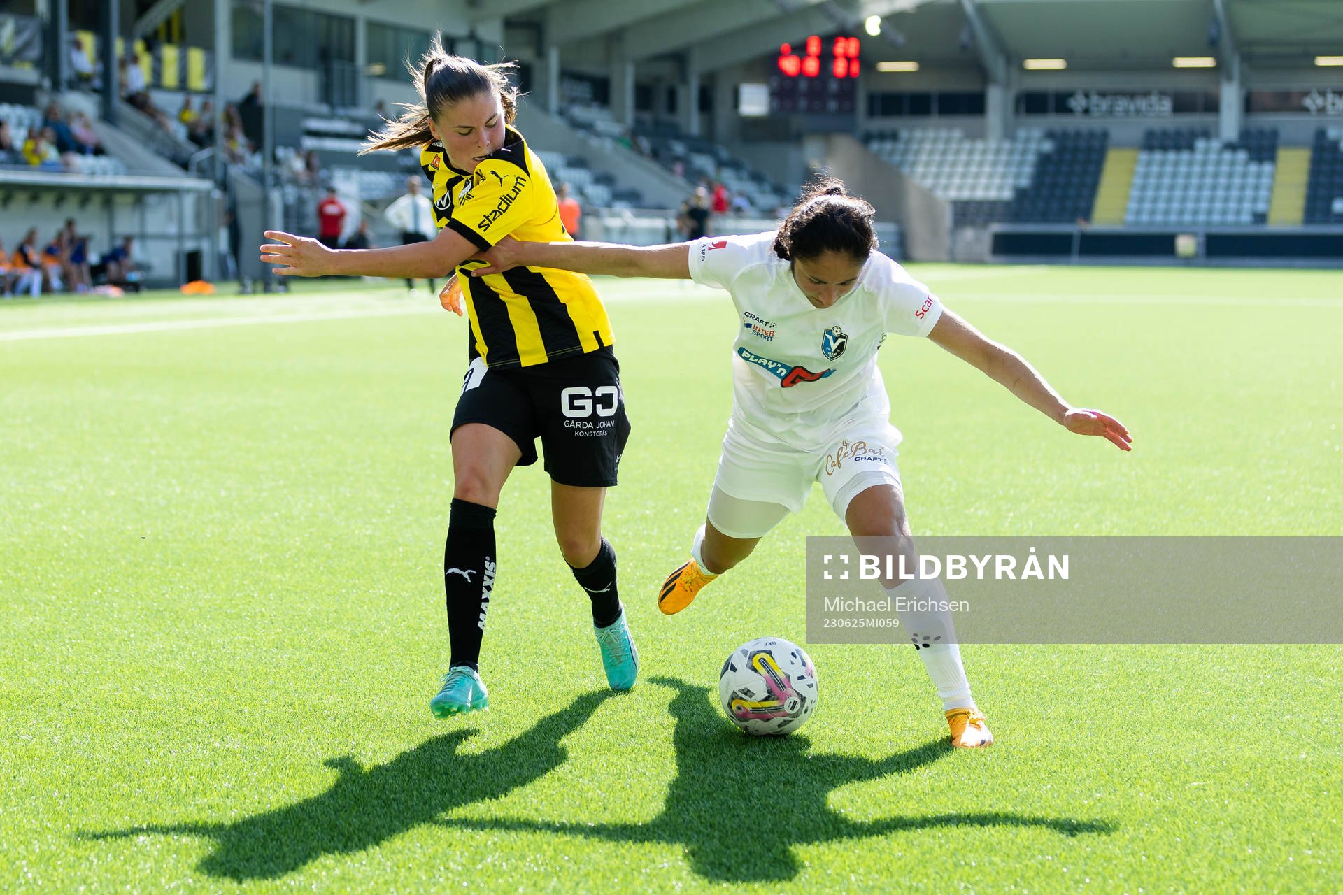 Häckens Hanna Wijk och Växjö DFFs Nesrin Akgun