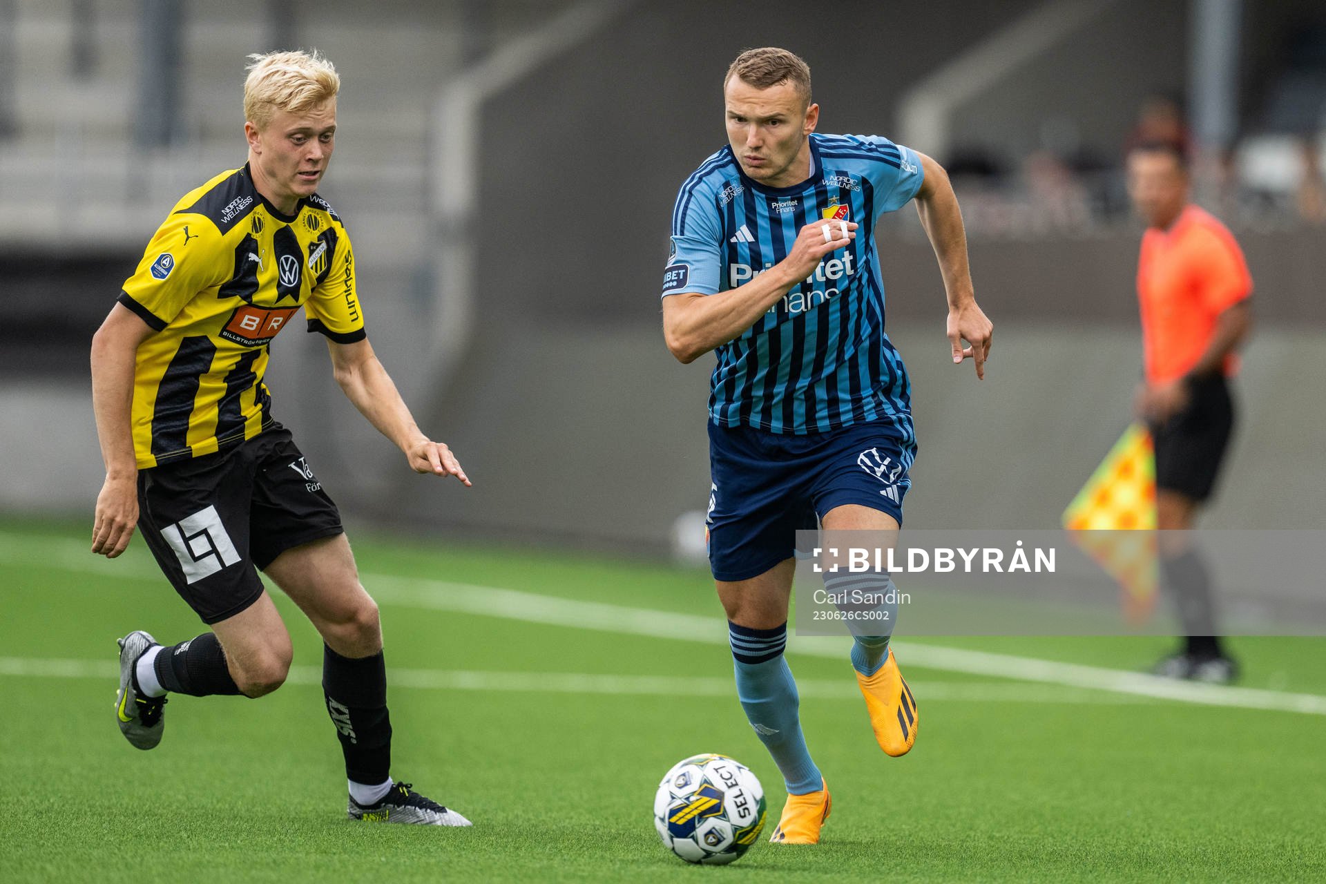 Häckens Isak Brusberg och Djurgårdens Piotr Johansson