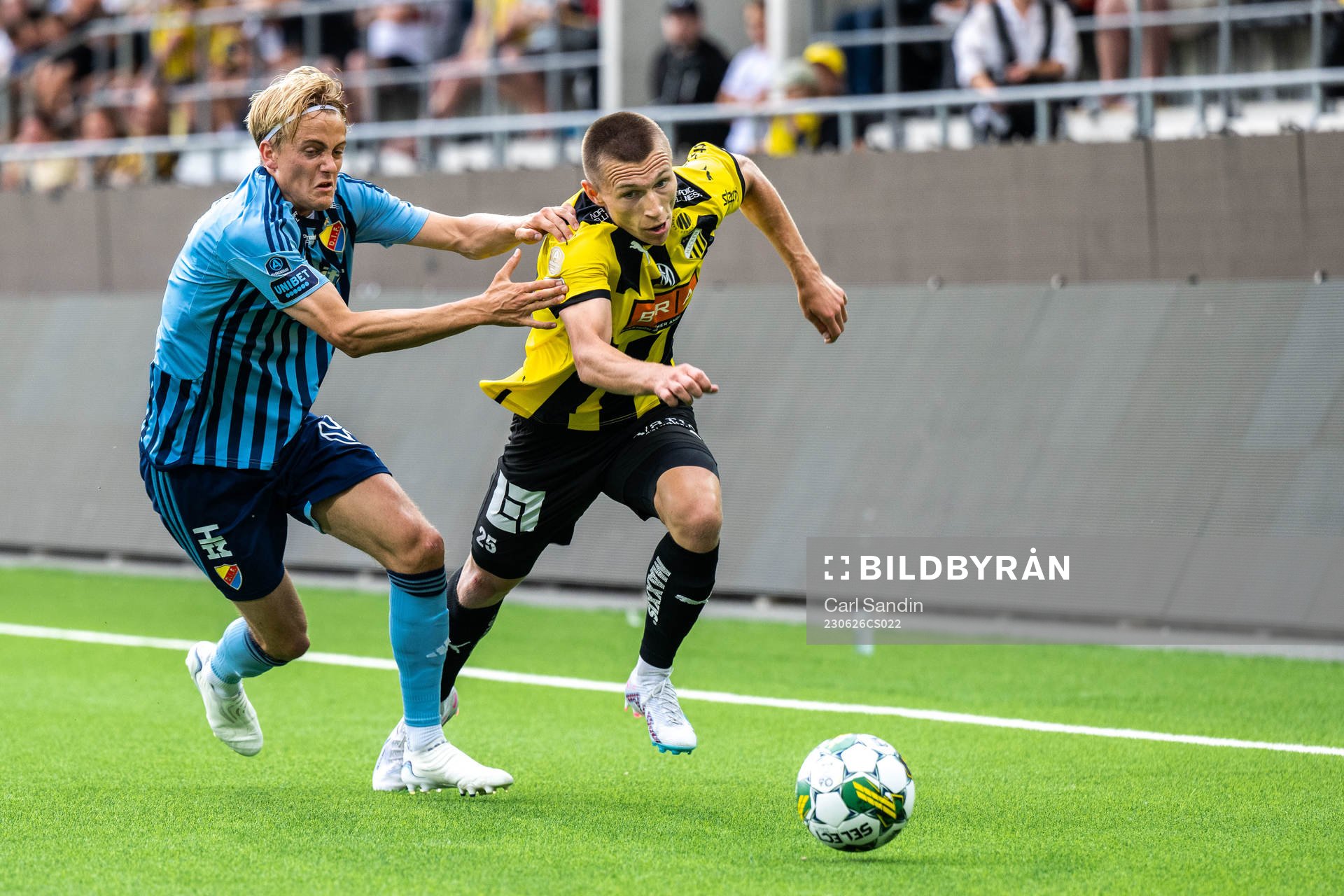 Djurgårdens Oskar Fallenius och Häckens Kristoffer Lund