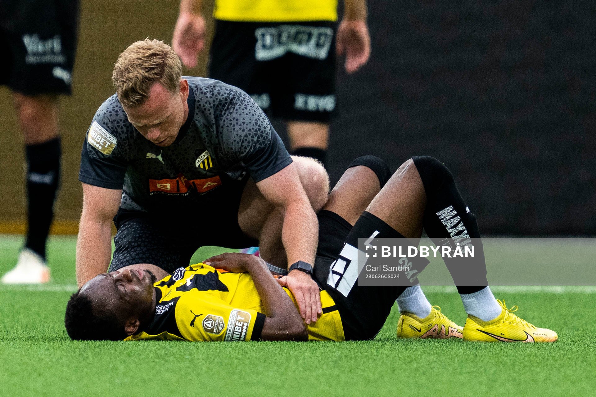 Häckens Benie Adama Traore har ont och får vård