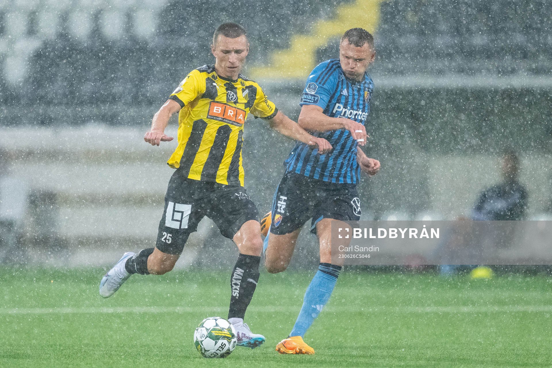 Häckens Kristoffer Lund Hansen och Djurgårdens Piotr