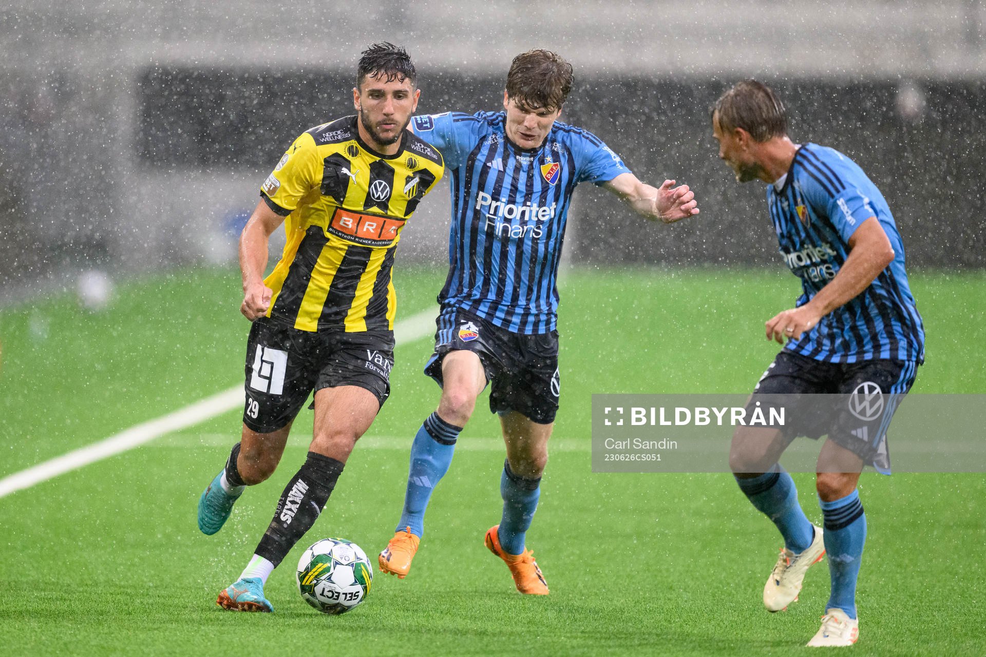 Häckens Filip Trpcevski och Djurgårdens Oliver Berg