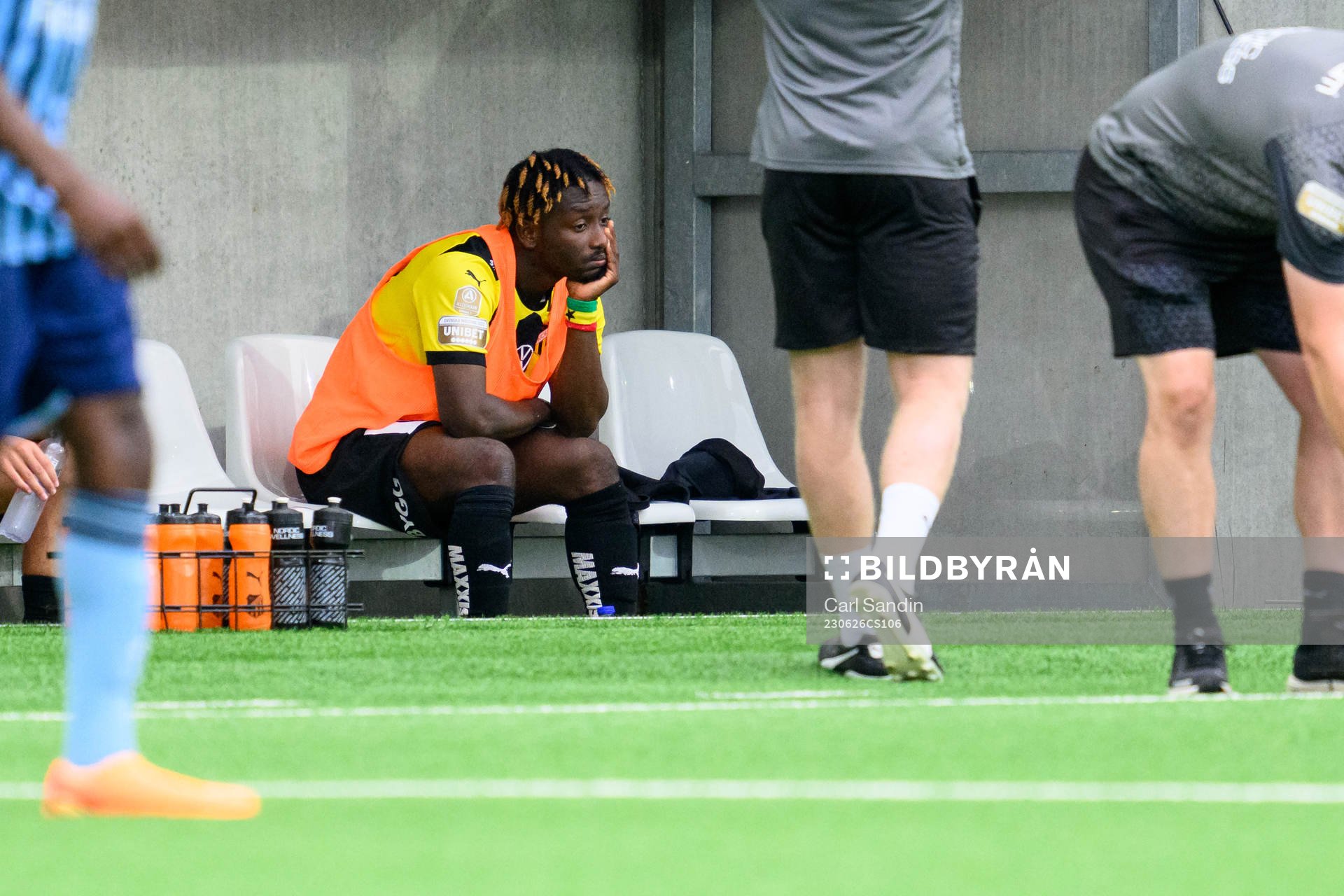 Häckens Ibrahim Sadiq deppar på bänken