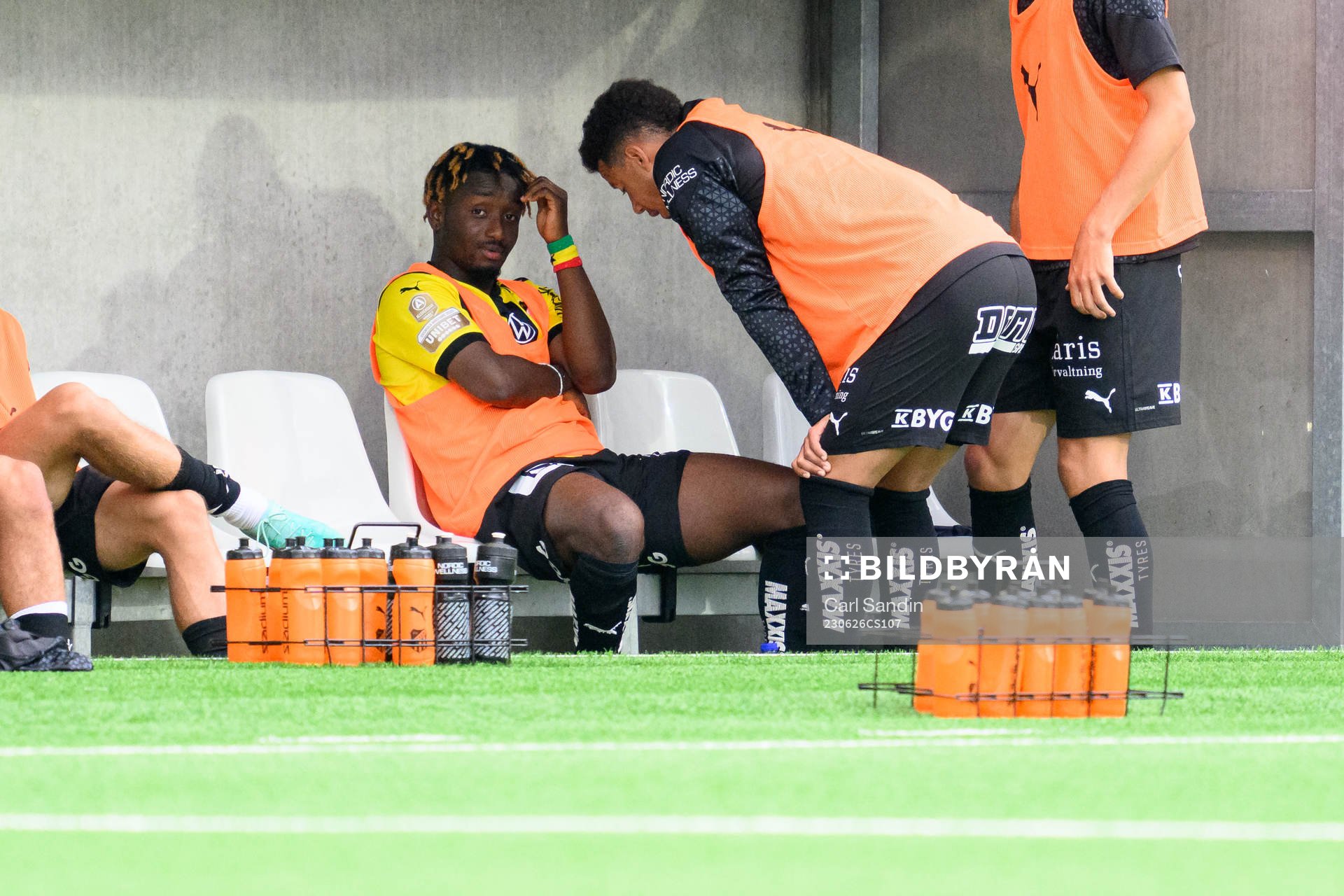 Häckens Ibrahim Sadiq deppar på bänken