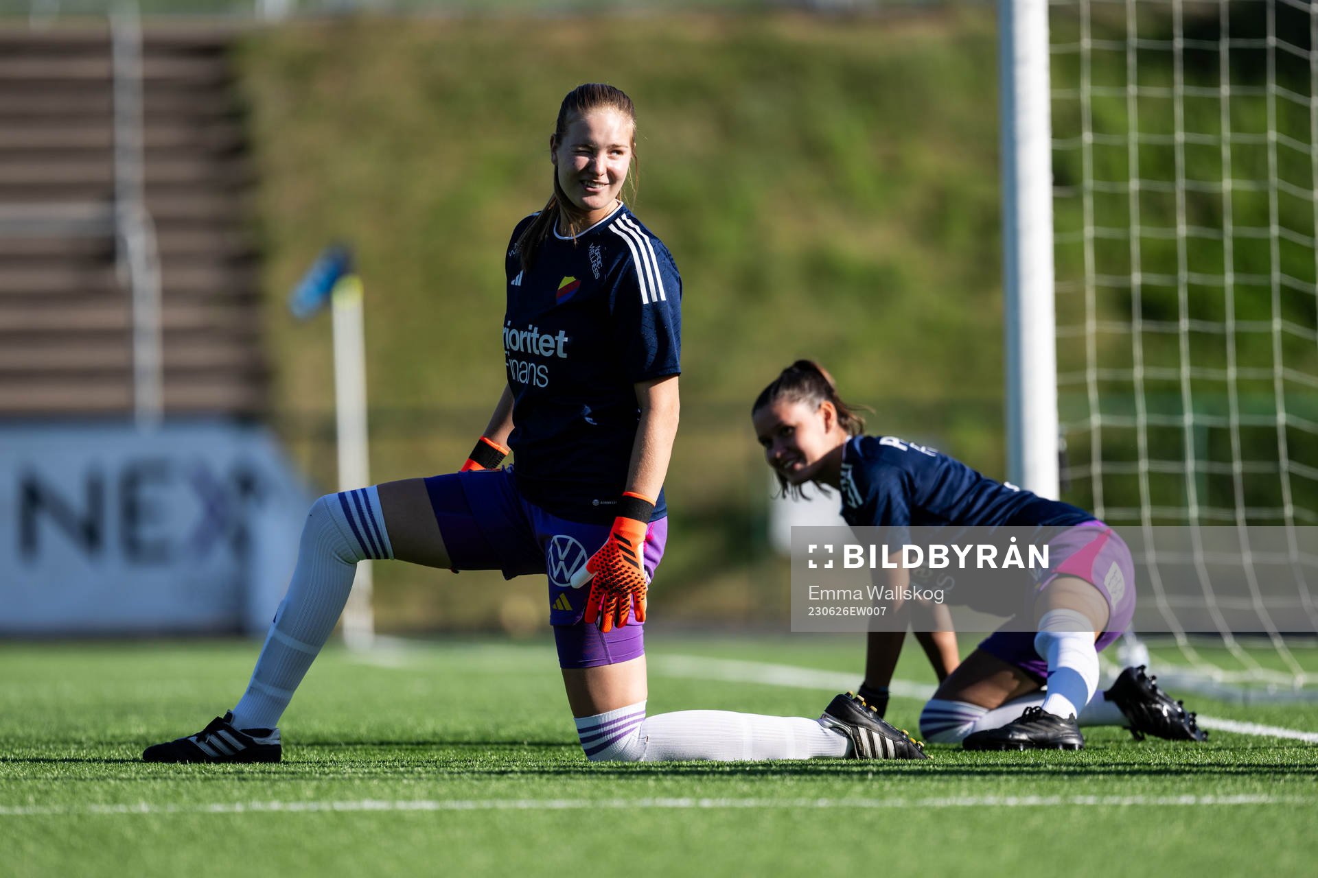 Djurgårdens målvakt Elvira Björklund och. Wilma Almquist