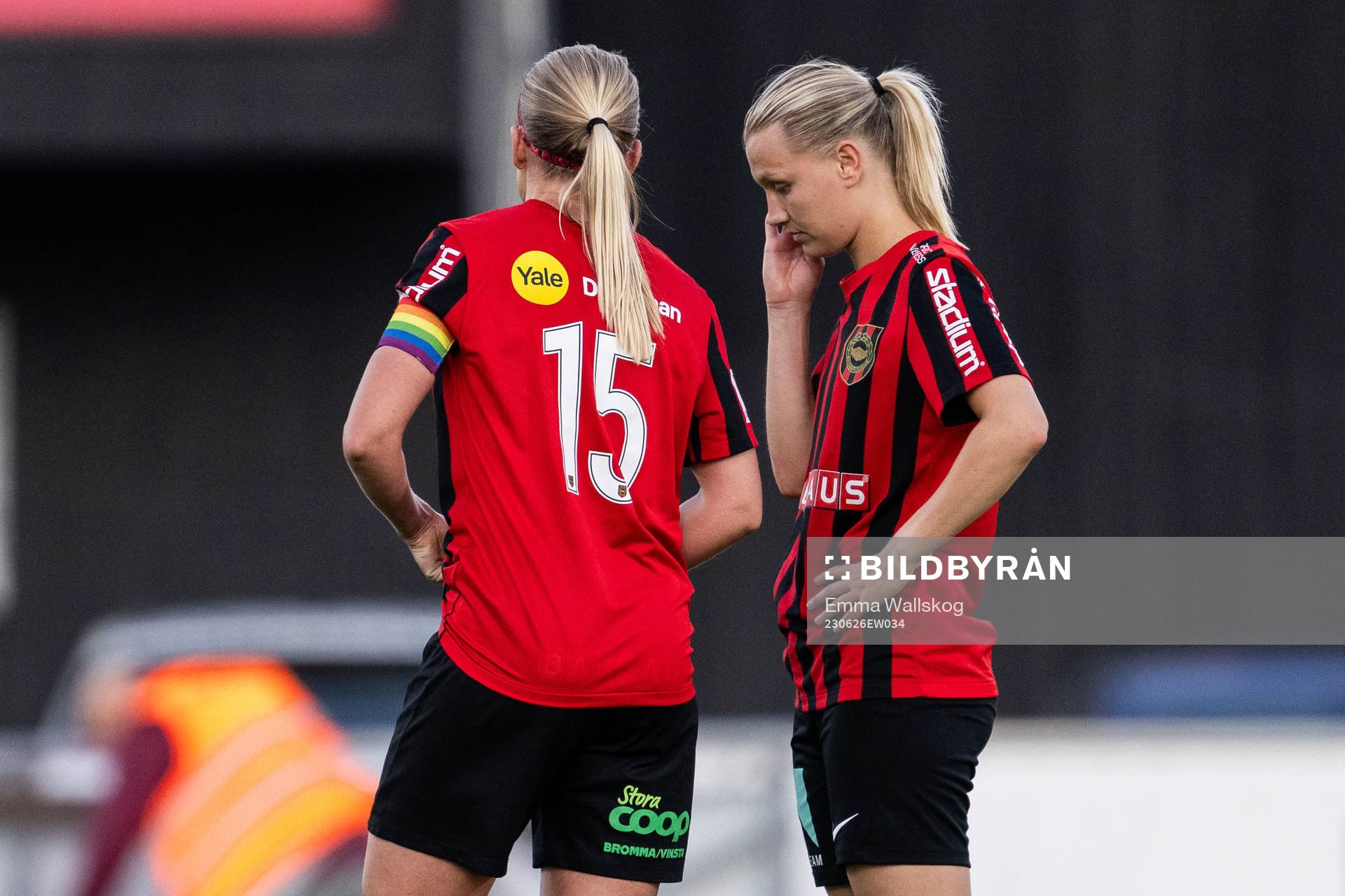 Brommapojkarnas Elsa Karlsson och Sara Olai deppar