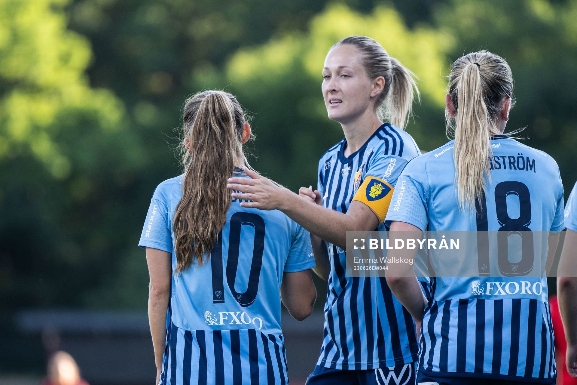 Djurgårdens Tilde Lindwall jublar med Sanna Kullberg