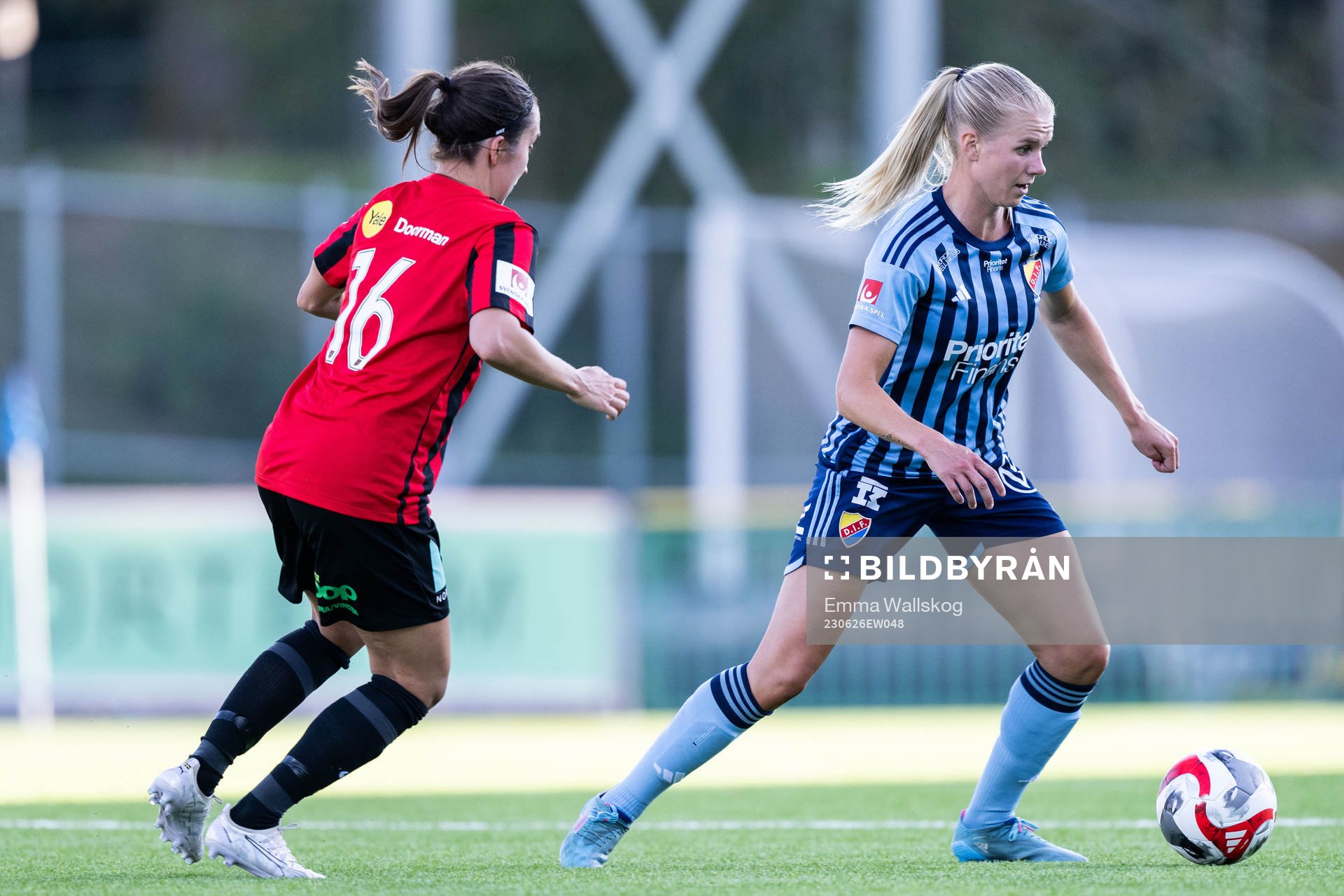Brommapojkarnas Fanny Hjelm Rönnlund och Djurgårdens