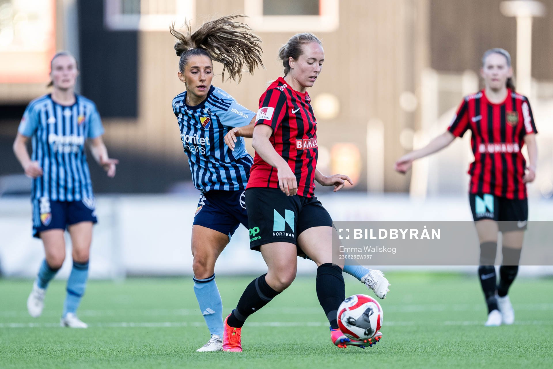 Djurgårdens Tilde Lindwall och Brommapojkarnas Alice