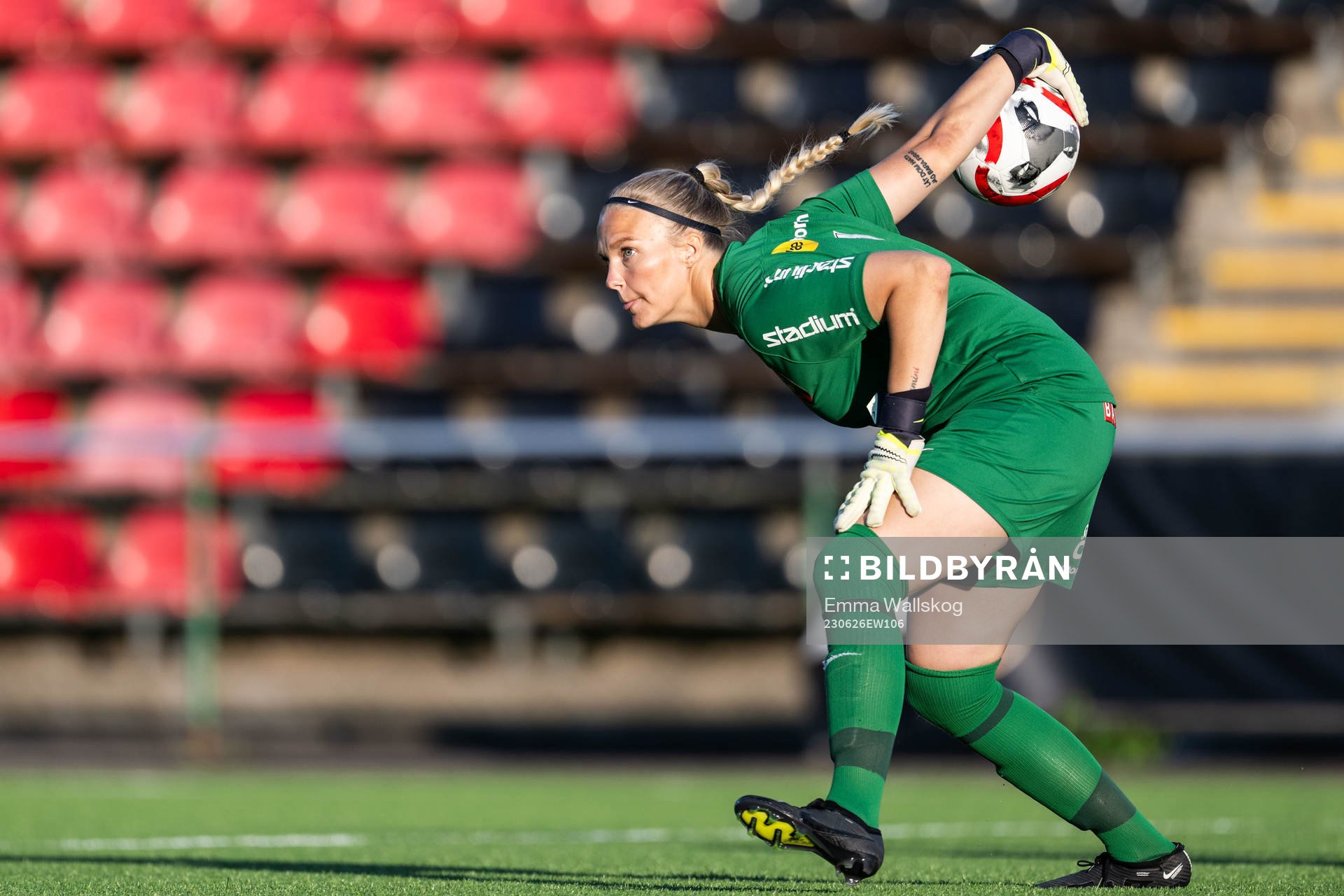 Brommapojkarnas målvakt Nichole Persson under fotbollsmatchen i Damallsvenskan mellan Djurgården och Brommapojkarna den 26 juni 2023 i Stockholm.